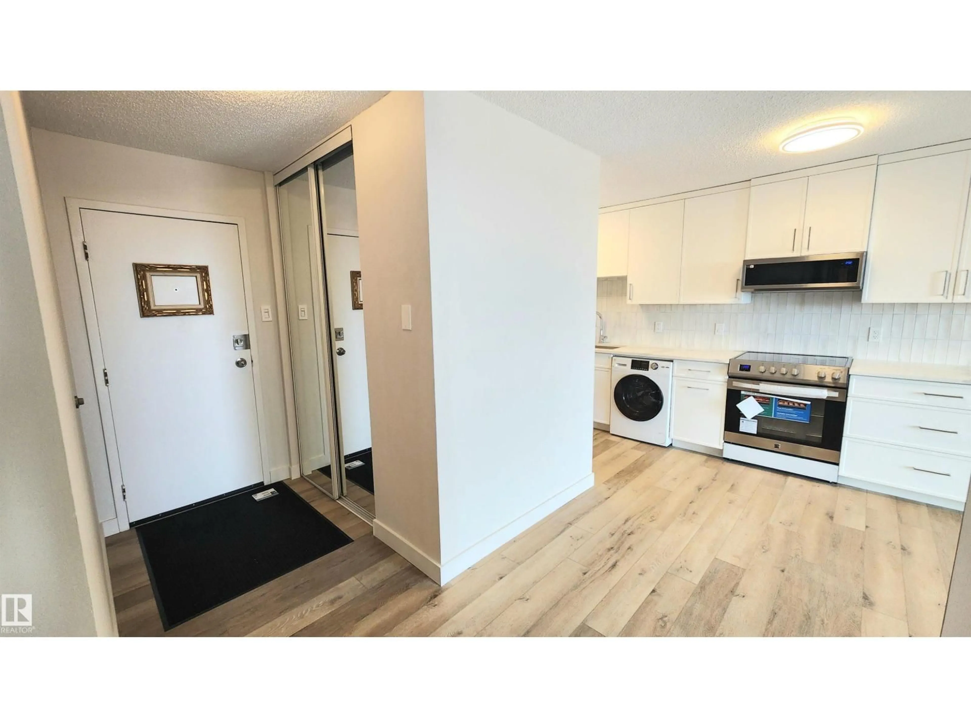 Standard kitchen, wood/laminate floor for 9028 - 603 JASPER AVE, Edmonton Alberta T5H3Y6