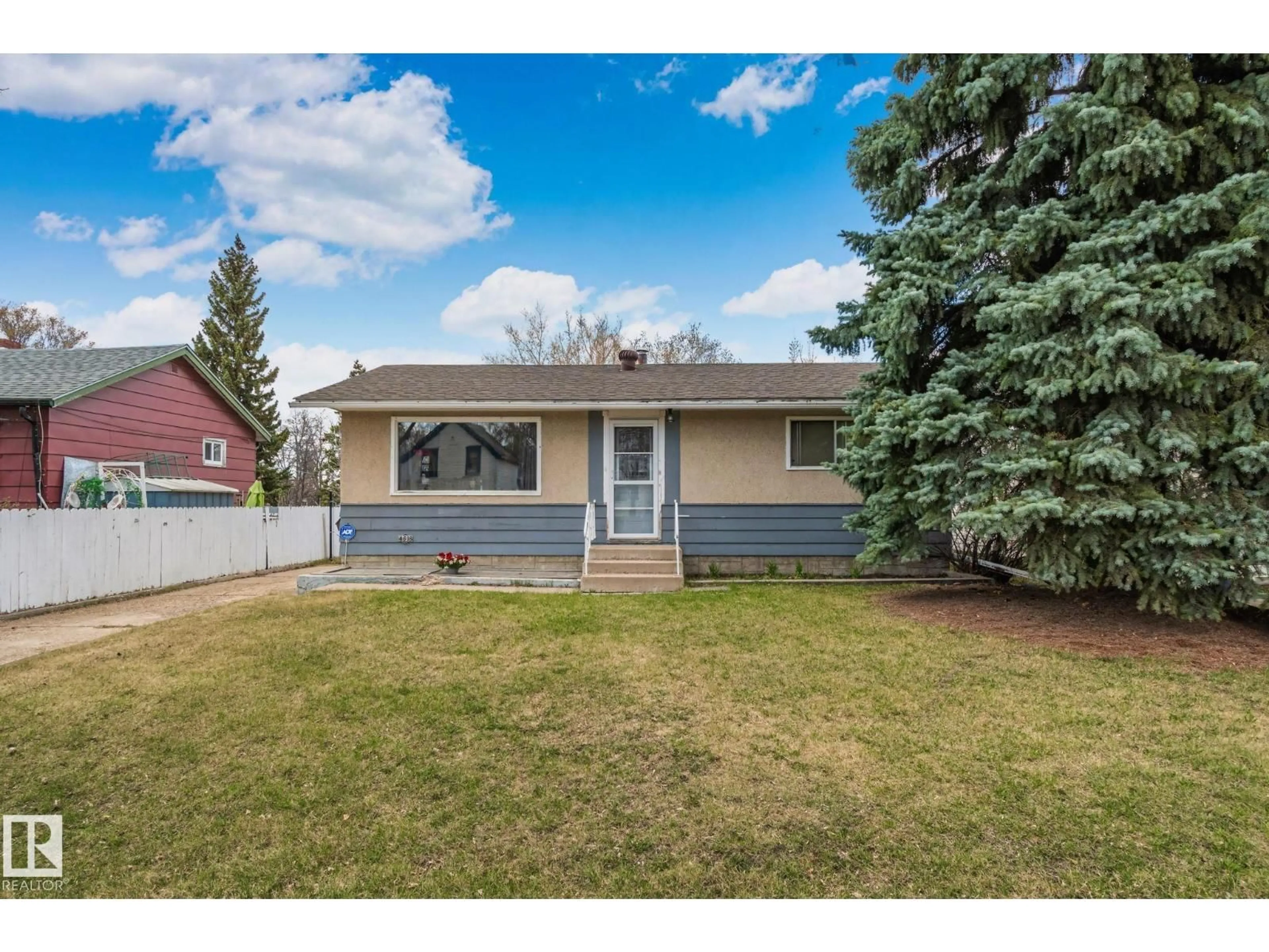 Home with vinyl exterior material, street for 4618 53 AV, Wetaskiwin Alberta T9A0Y5