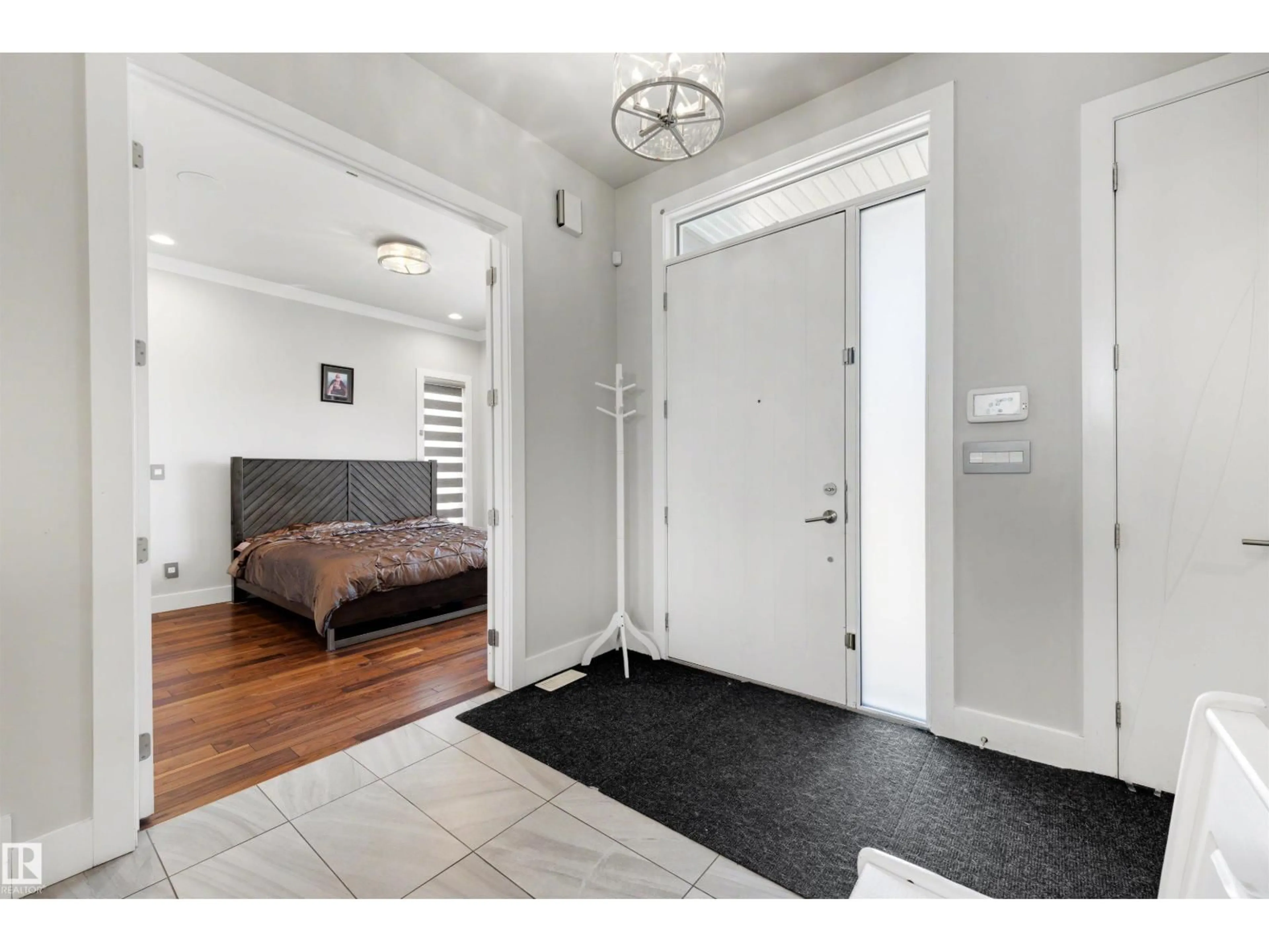 Indoor entryway for 9055 24 AV, Edmonton Alberta T6X0P4