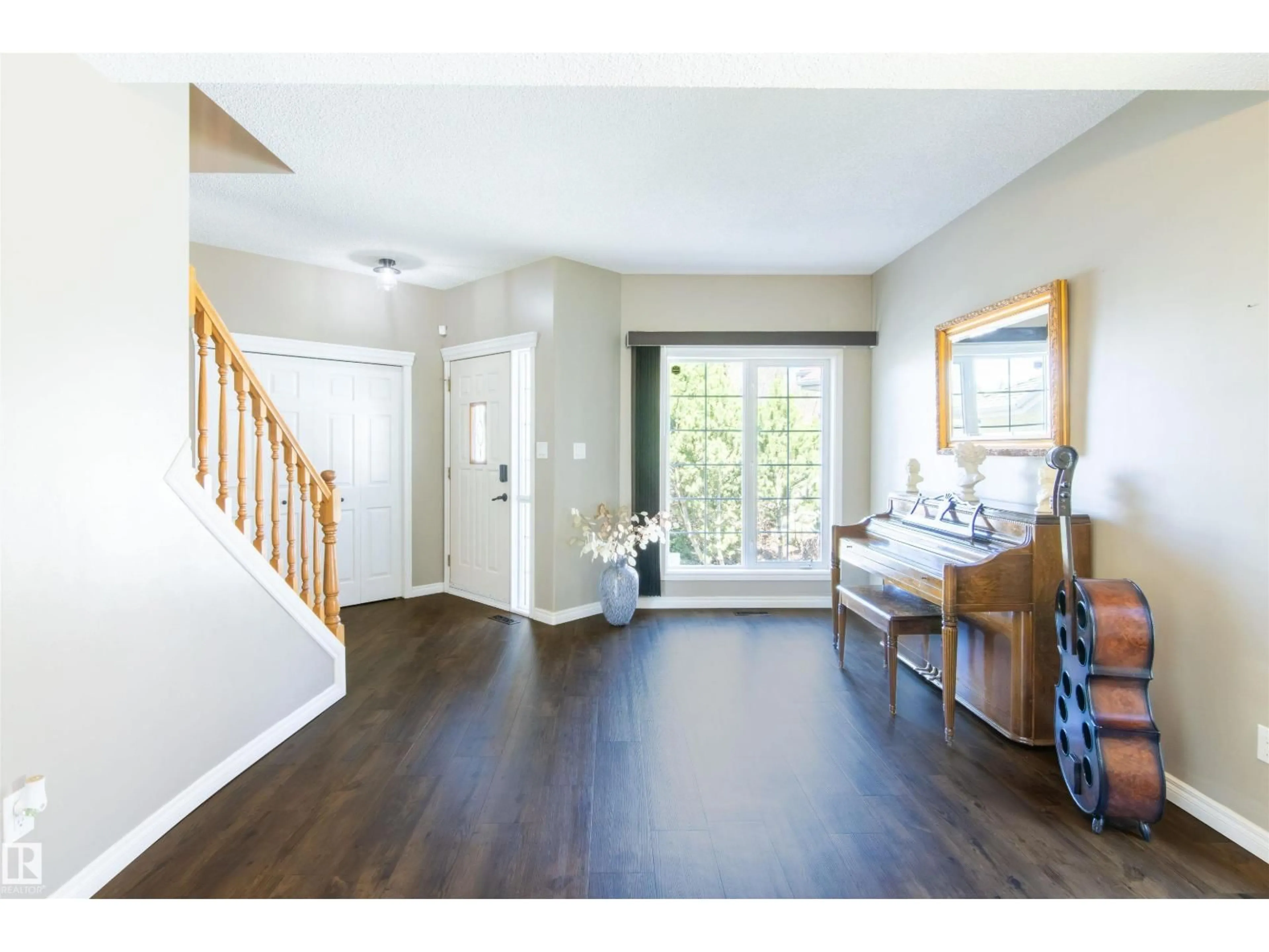 Indoor entryway for 1079 POTTER GREENS DR, Edmonton Alberta T5T6A5