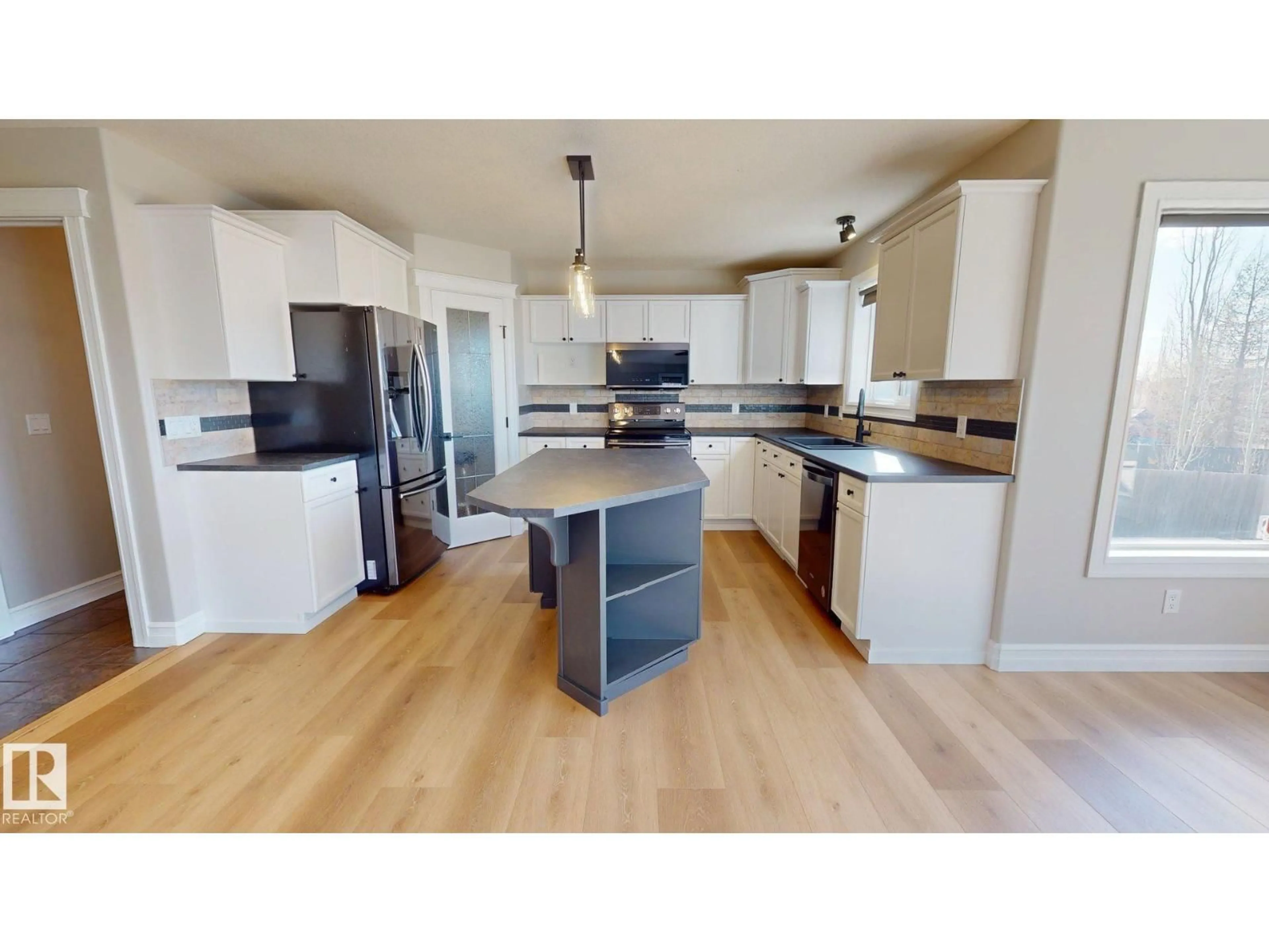 Open concept kitchen, wood/laminate floor for 32 CARRIERE CR, Beaumont Alberta T4X0A8