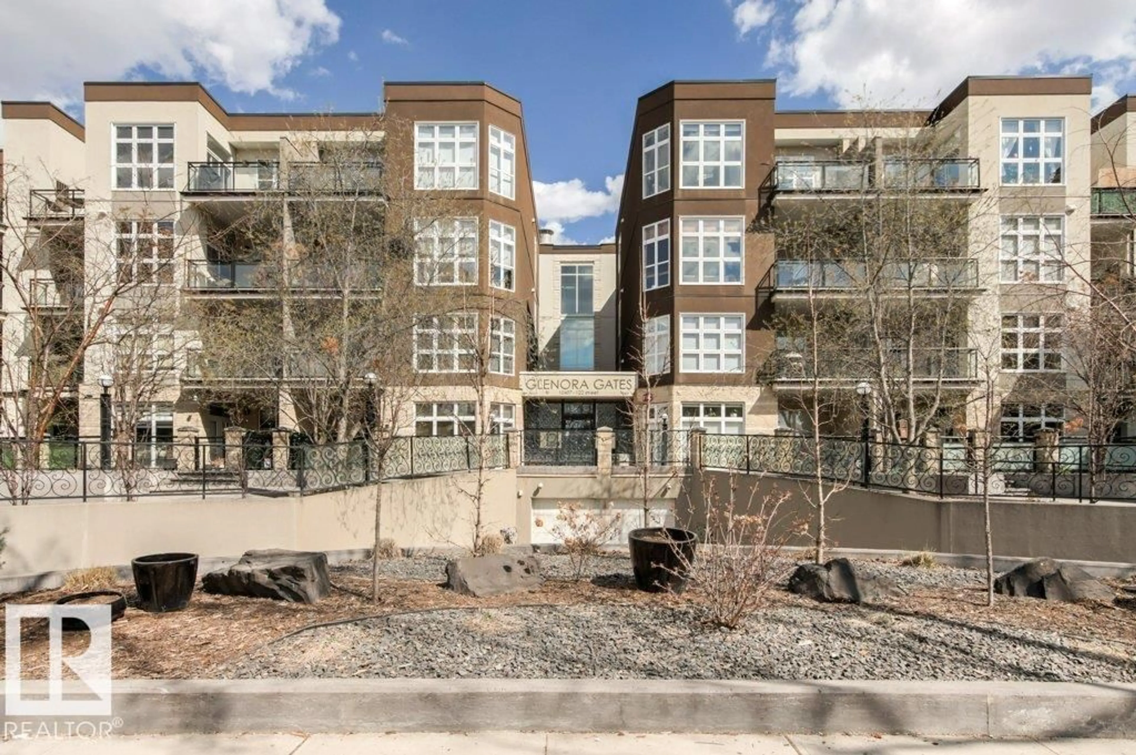Patio, building for #404 - 10411 122 ST, Edmonton Alberta T5N4C2