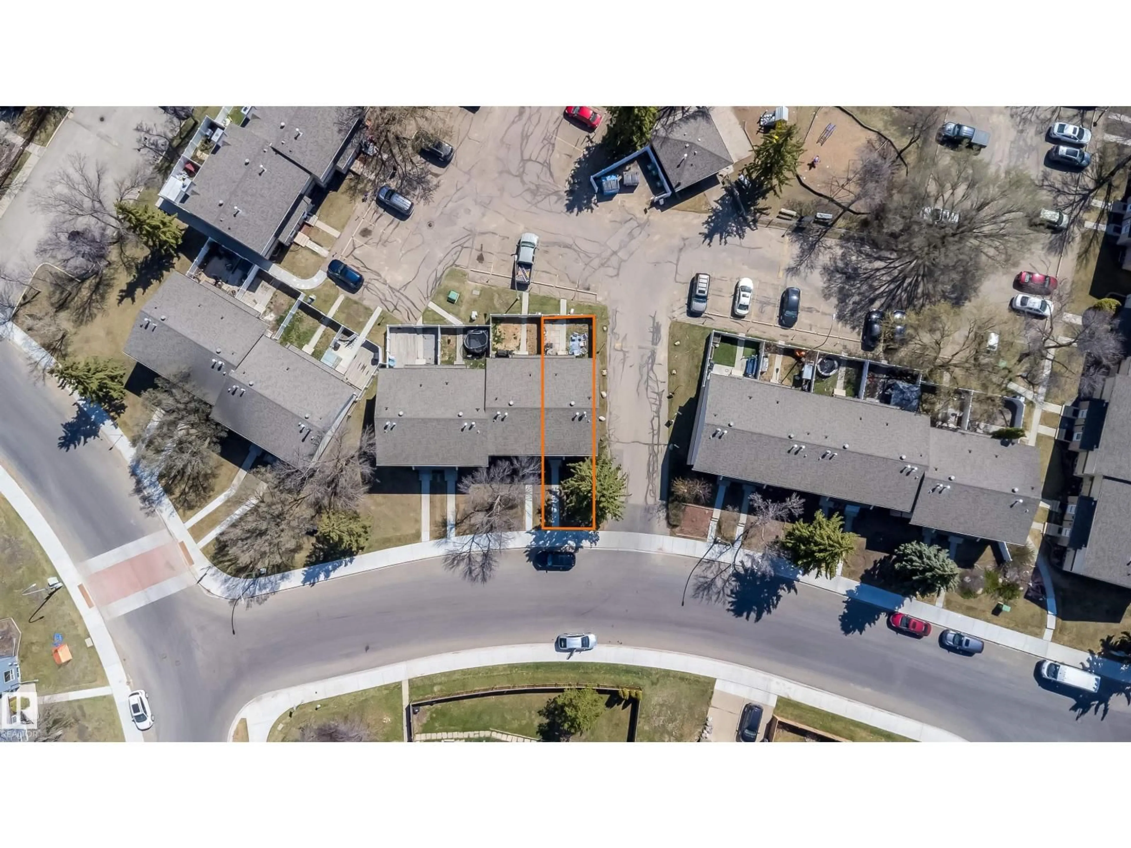 A pic from outside/outdoor area/front of a property/back of a property/a pic from drone, street for 3217 142 AV, Edmonton Alberta T5Y1H9