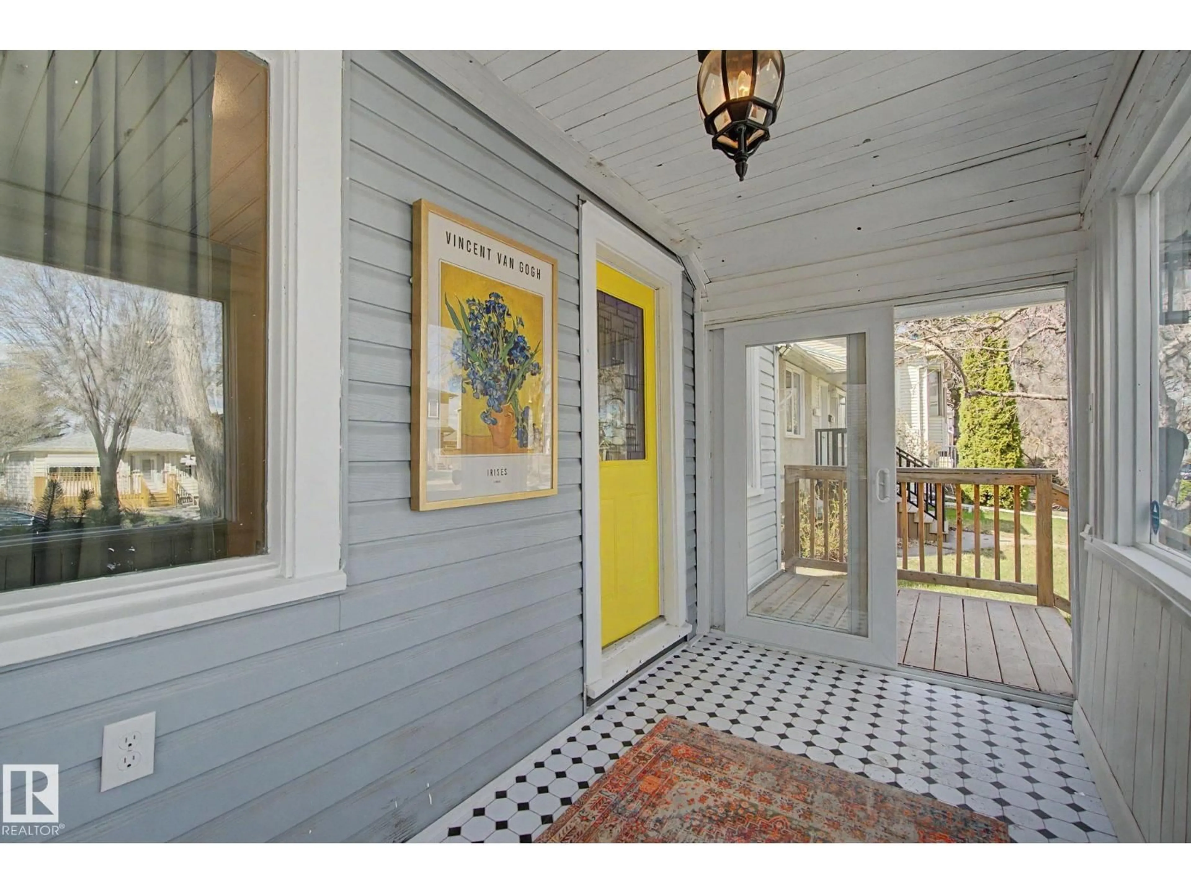 Indoor entryway for NW - 1512 122 ST, Edmonton Alberta T5M0C1