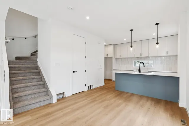 14816 93 AV, Edmonton 5