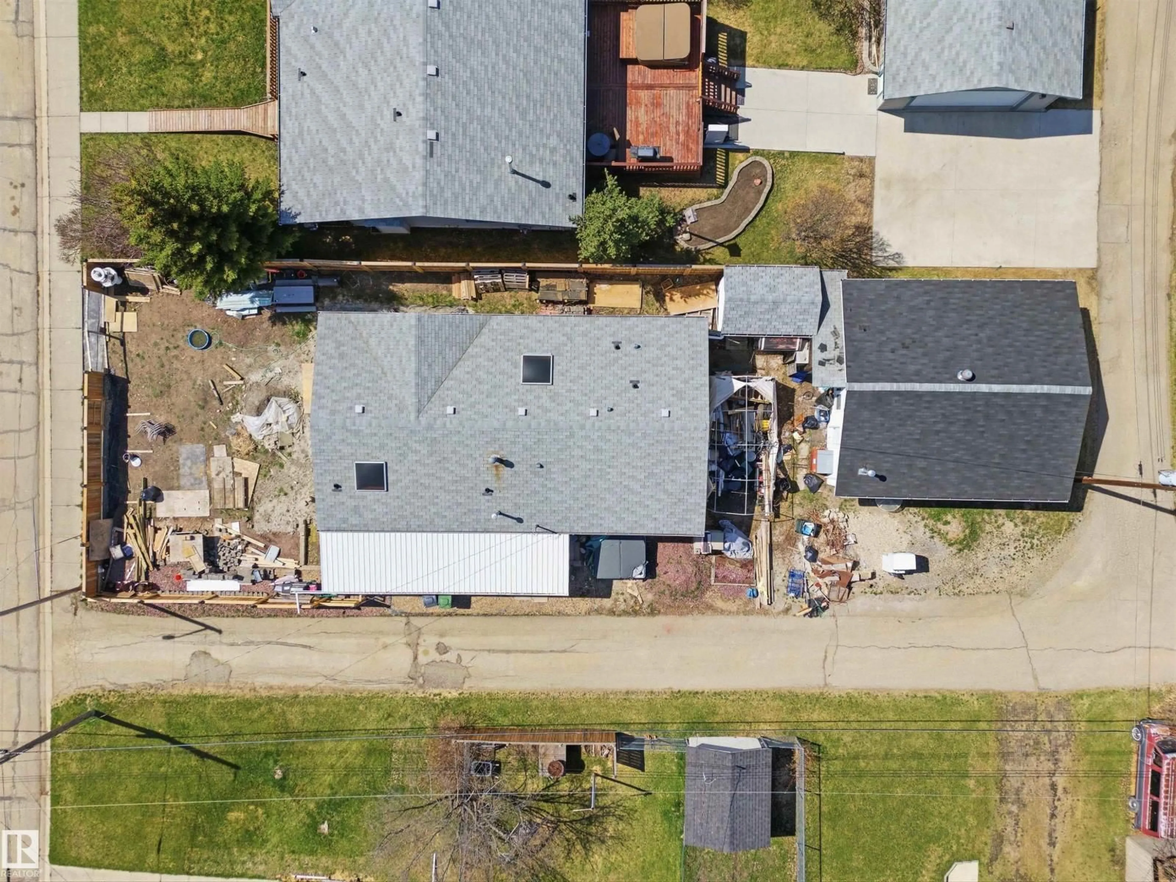 A pic from outside/outdoor area/front of a property/back of a property/a pic from drone, street for 5220 54 AV, Wabamun Alberta T0E2K0