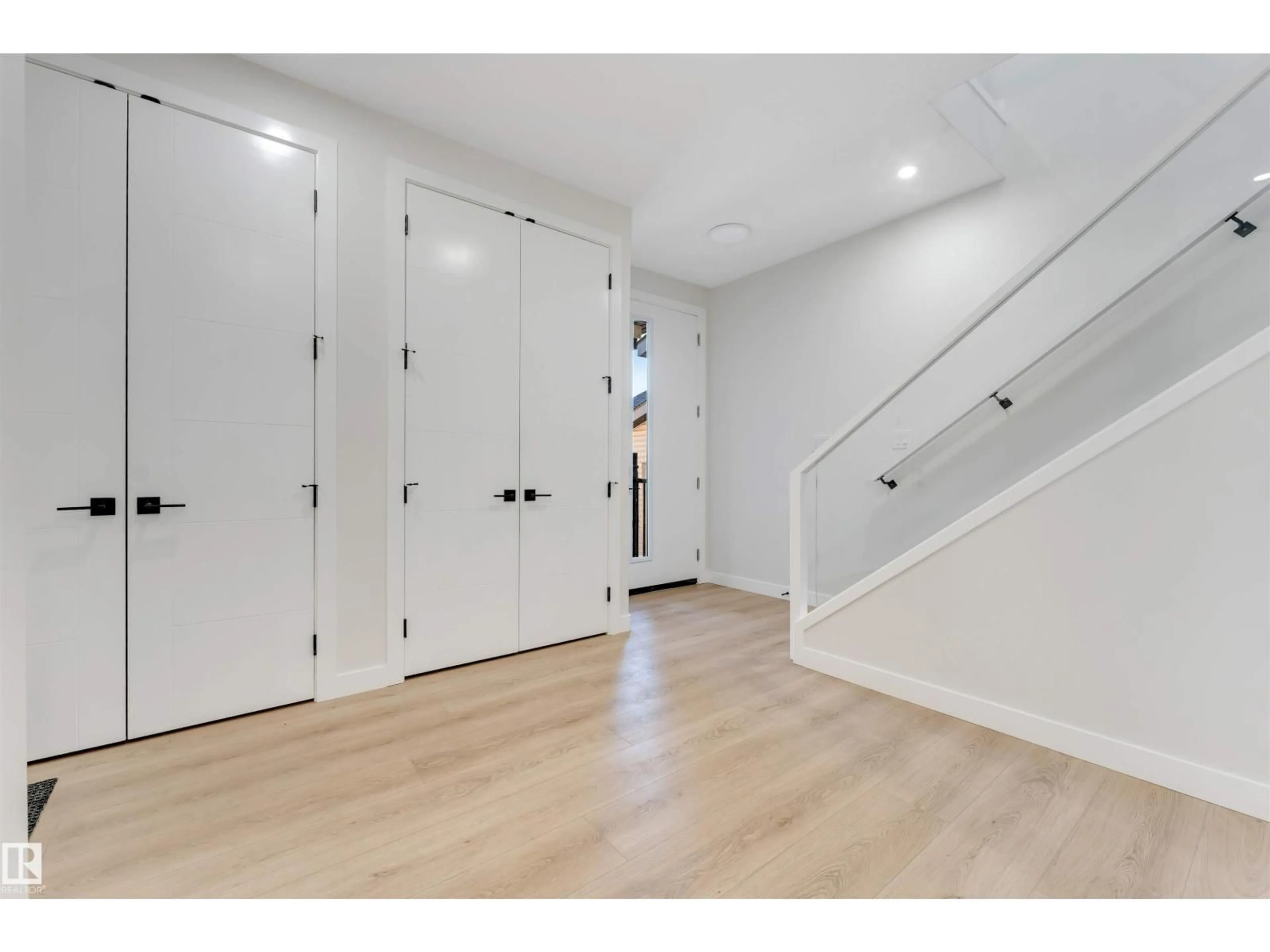 Indoor entryway for 7007 169 AV, Edmonton Alberta T5Z0H2