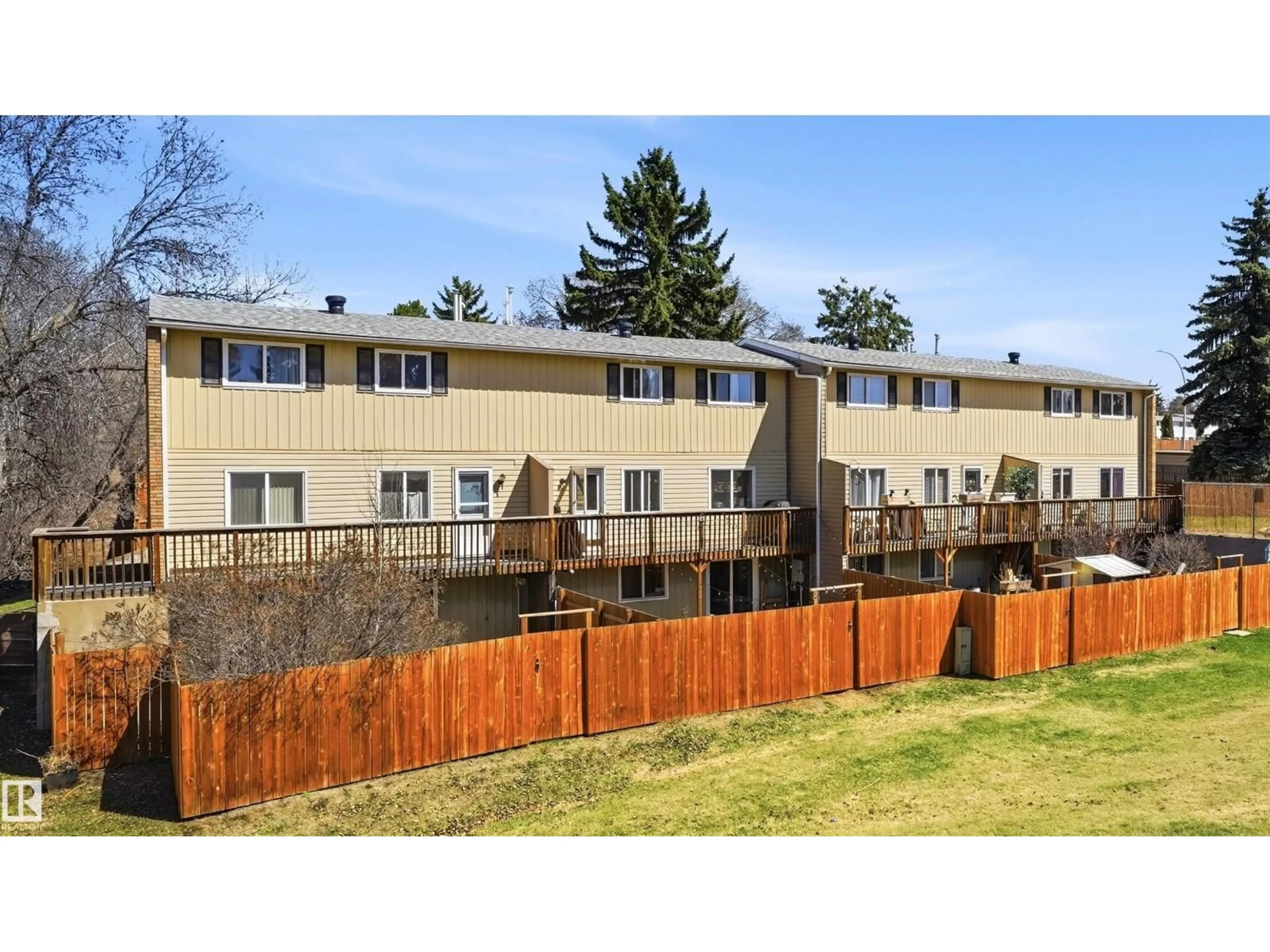 A pic from outside/outdoor area/front of a property/back of a property/a pic from drone, unknown for 61 RIDGEWOOD TC, St. Albert Alberta T8N0E9