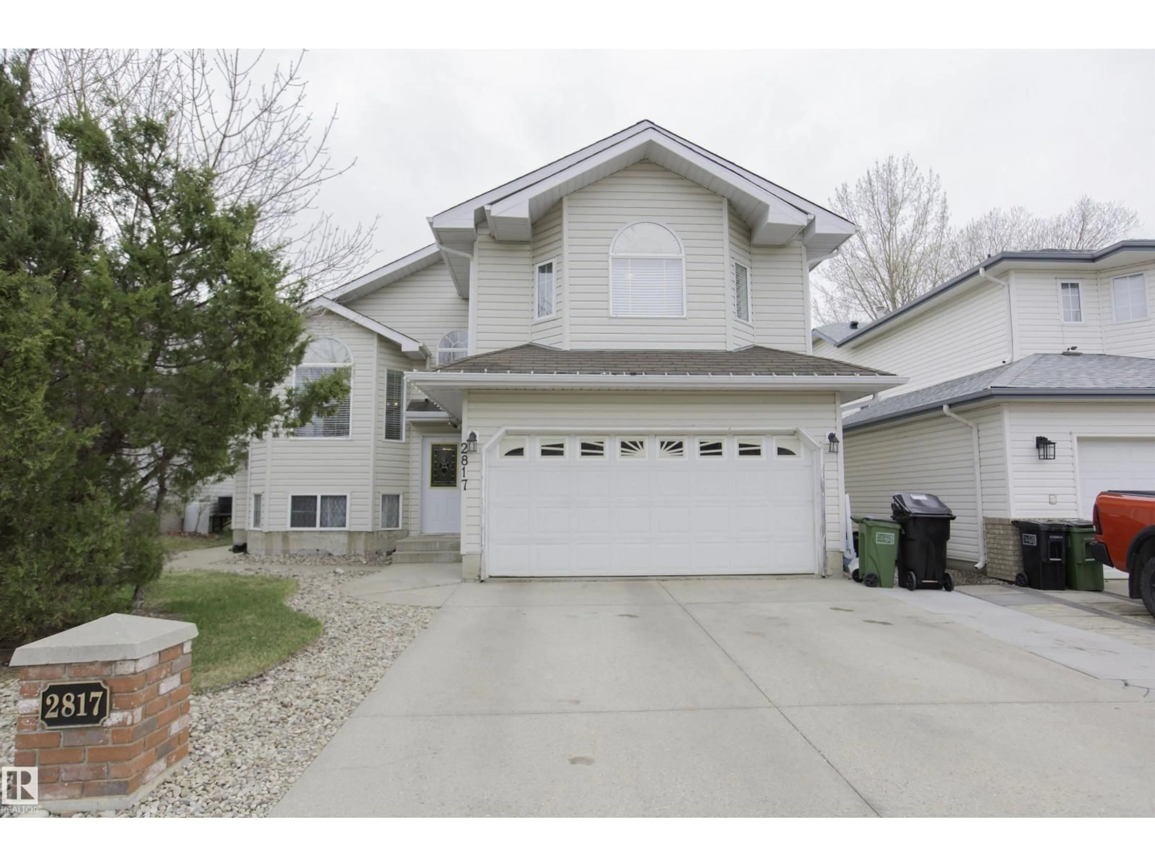 Home with vinyl exterior material, street for 2817 40A AV, Edmonton Alberta T6T1L7