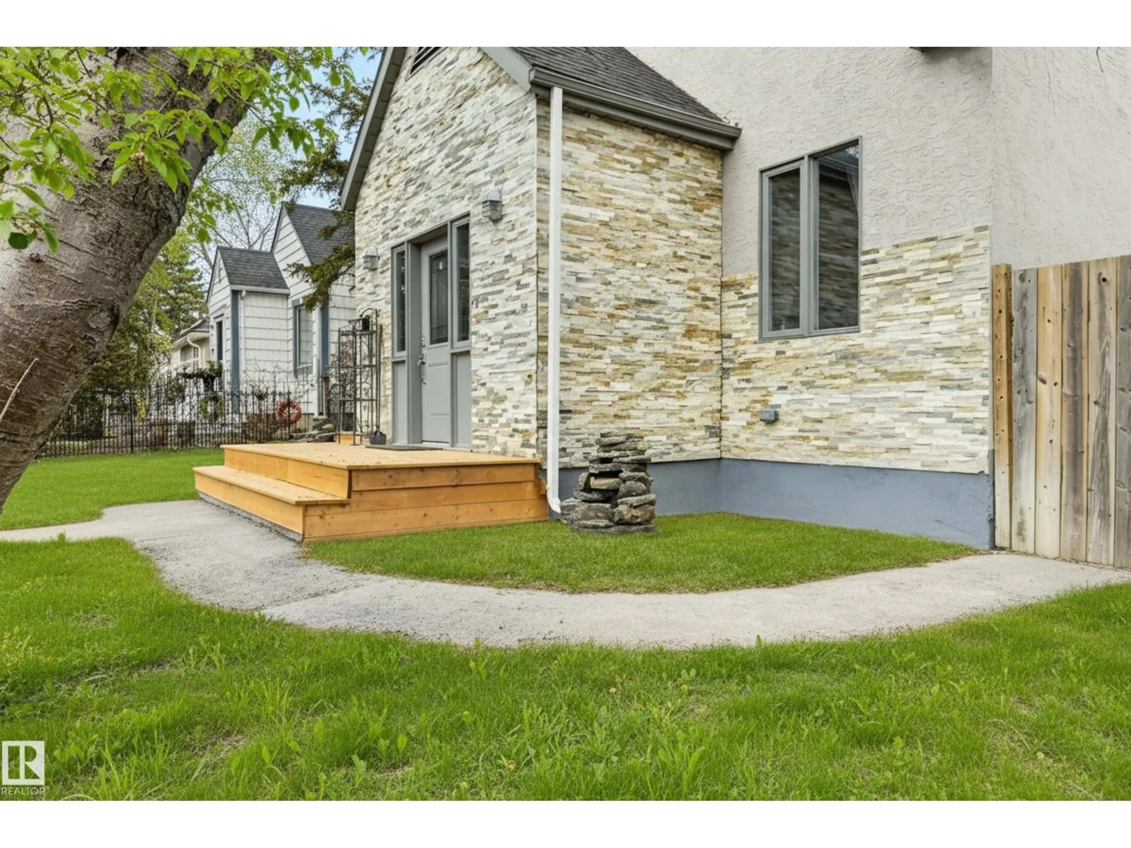 Patio, street for NW - 6807 112A ST, Edmonton Alberta T6H3K5