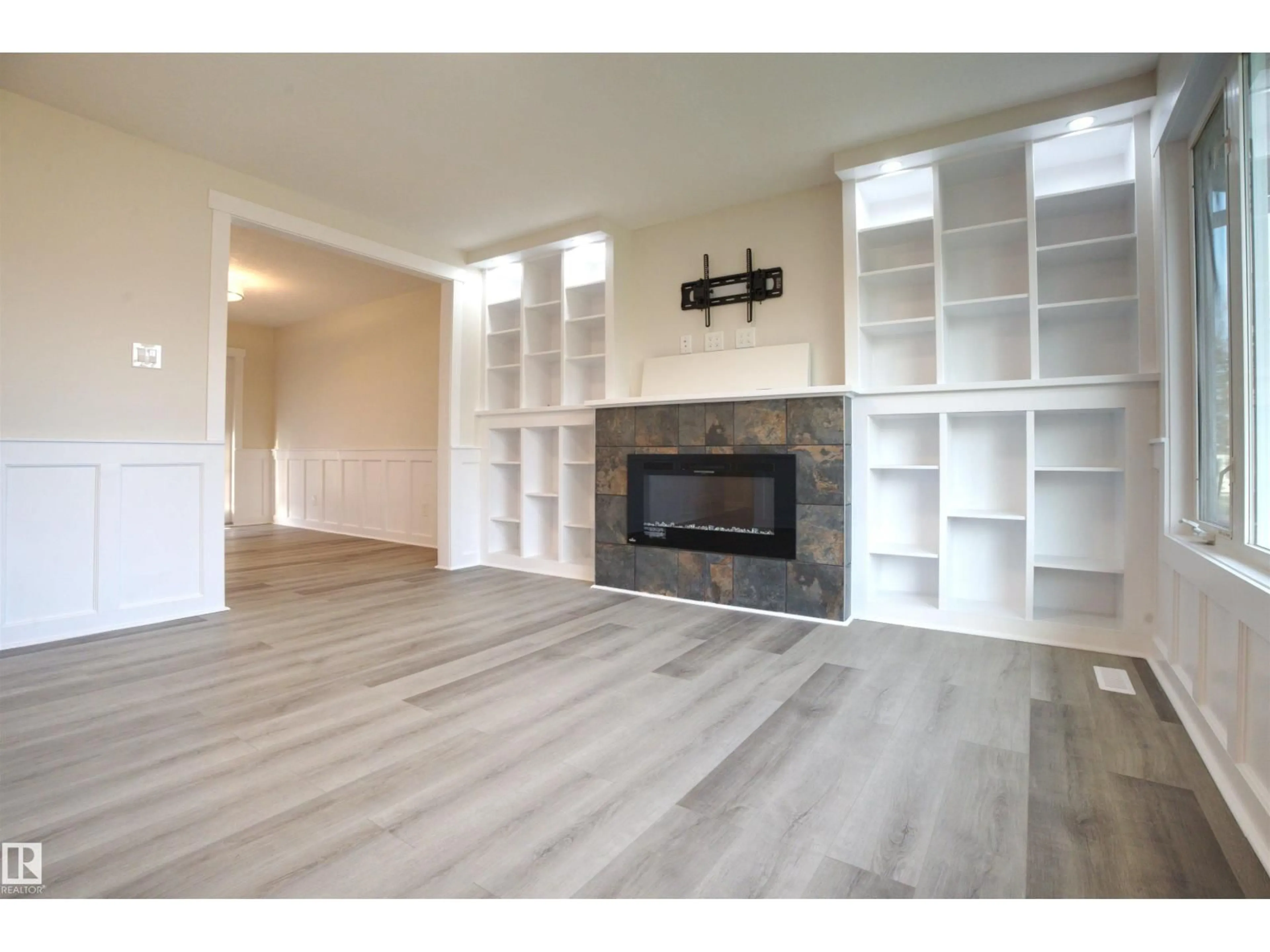 Unknown for 18412 92 AV, Edmonton Alberta T5T2R2