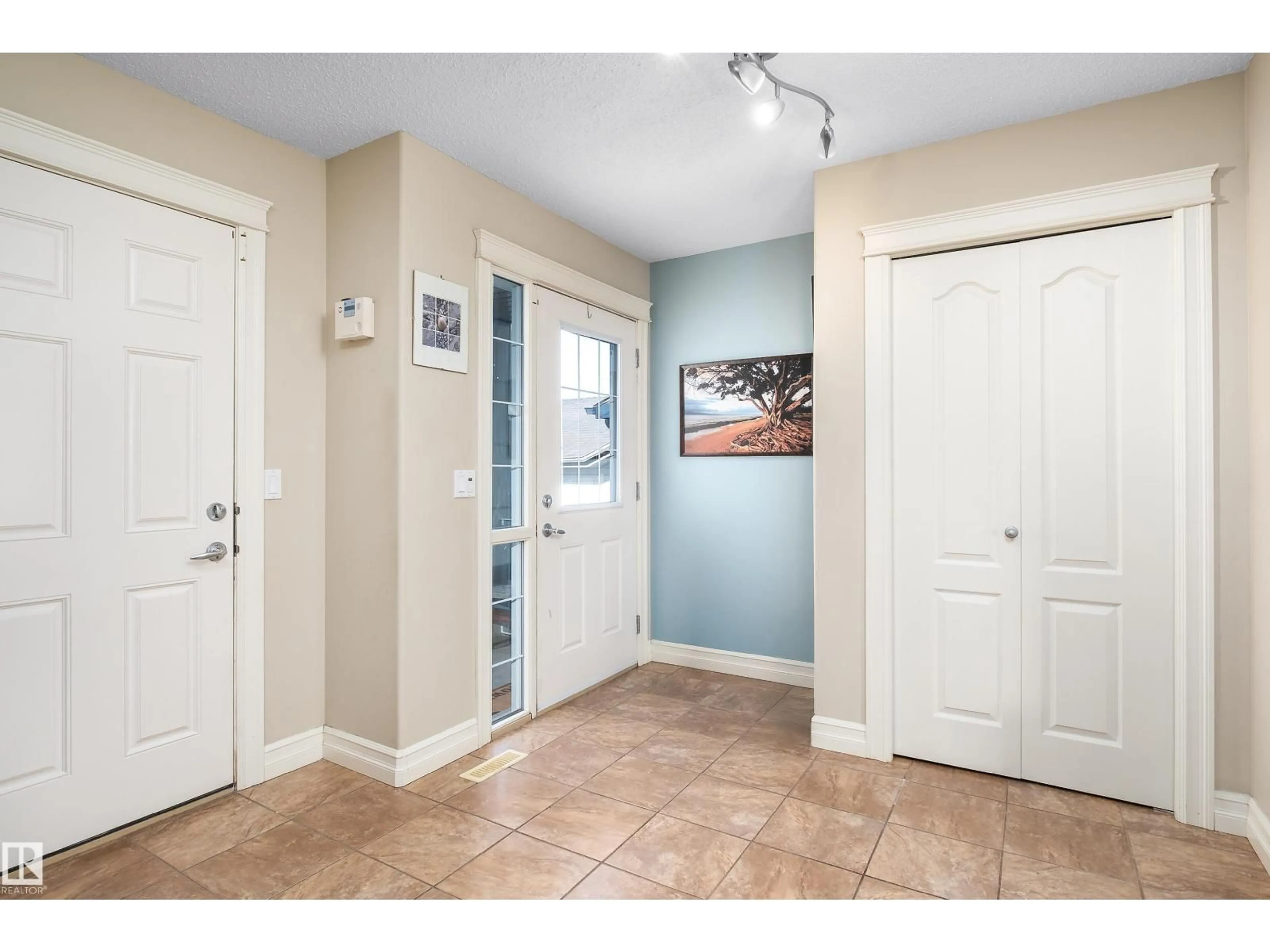 Indoor entryway for 4 SPRING GROVE, Spruce Grove Alberta T7X4M9