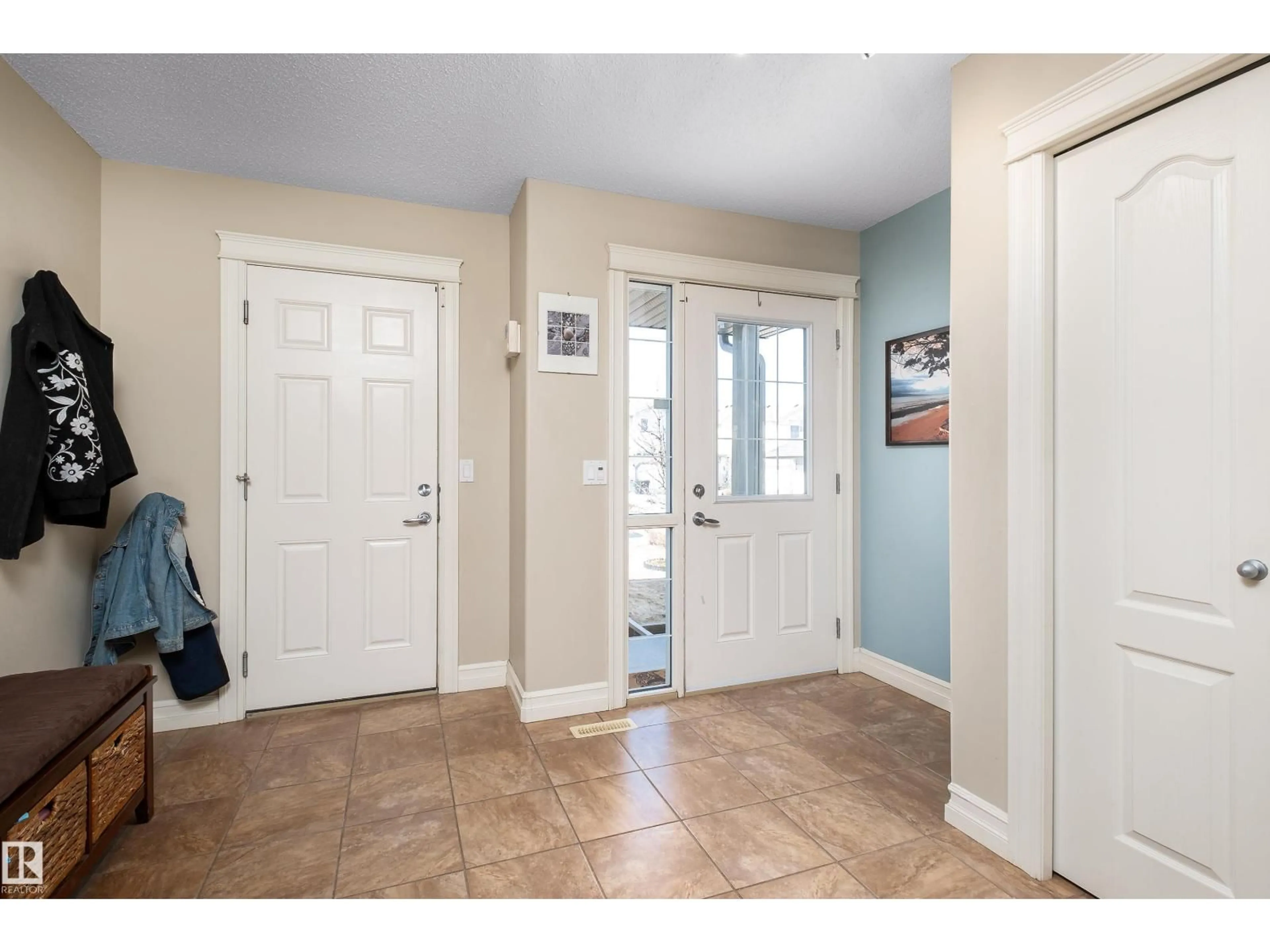 Indoor entryway for 4 SPRING GROVE, Spruce Grove Alberta T7X4M9