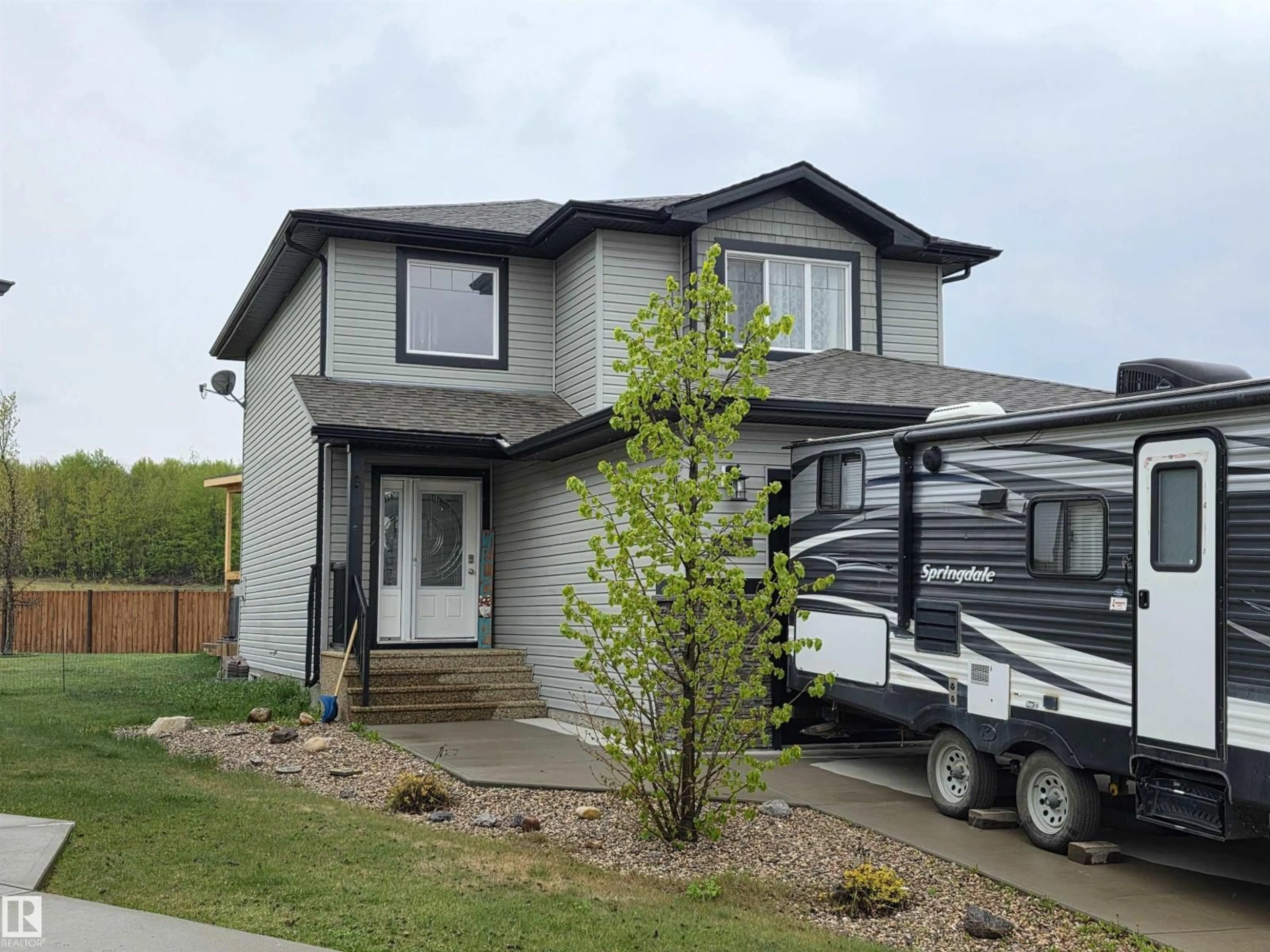 Home with vinyl exterior material, street for 4104 41 ST, Drayton Valley Alberta T7A0B4