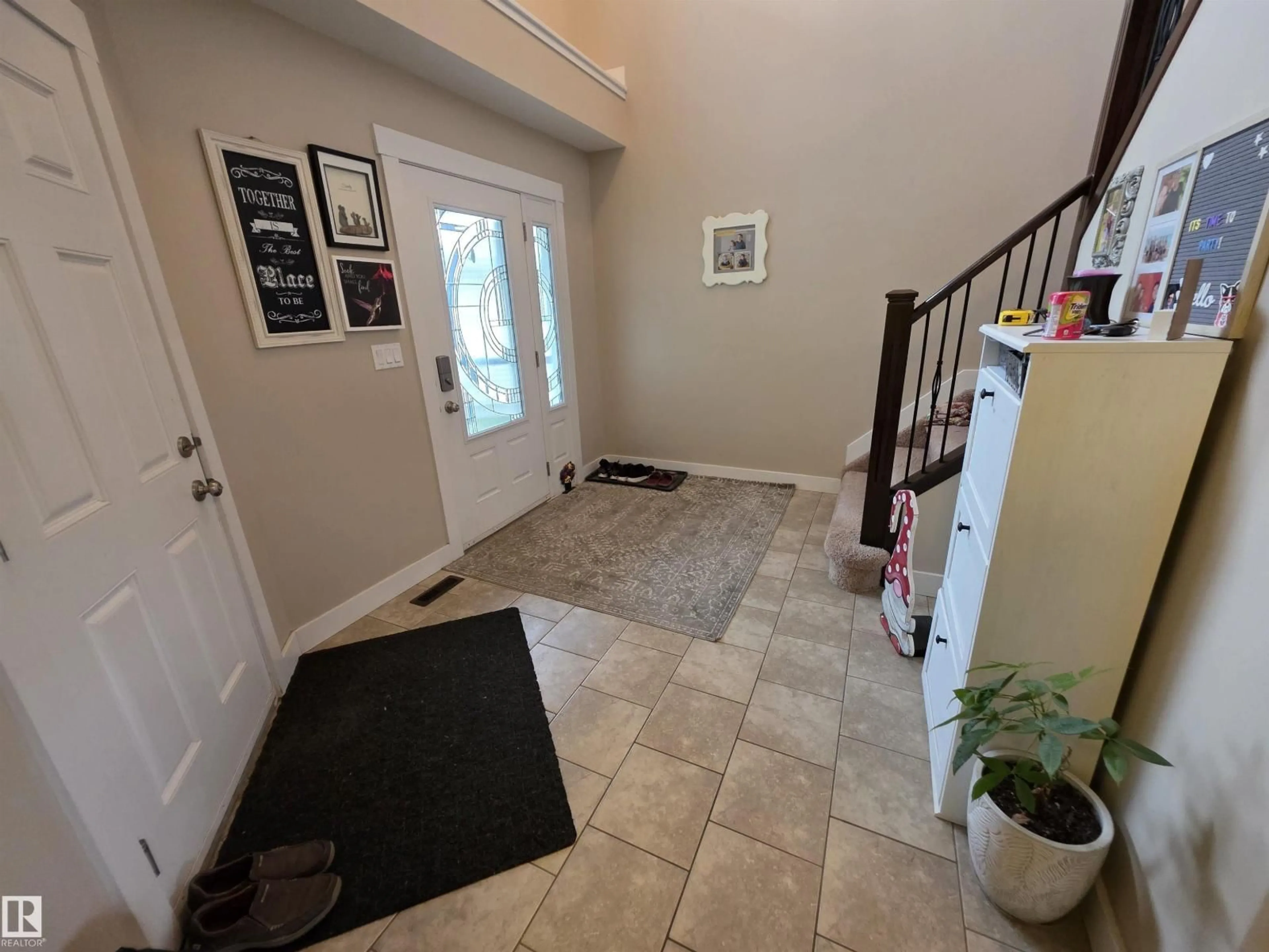 Indoor entryway for 4104 41 ST, Drayton Valley Alberta T7A0B4