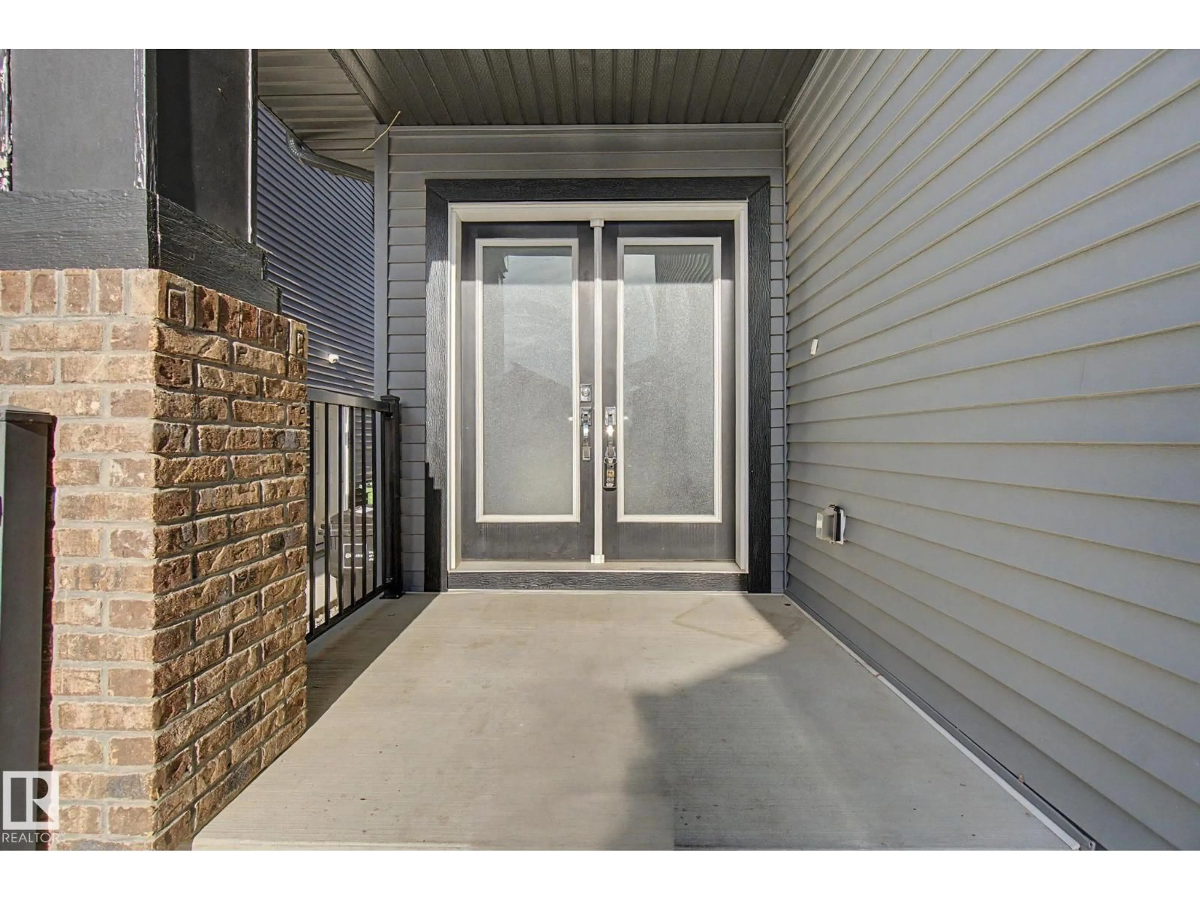 Indoor entryway for SW - 635 42 ST, Edmonton Alberta T6X2J2
