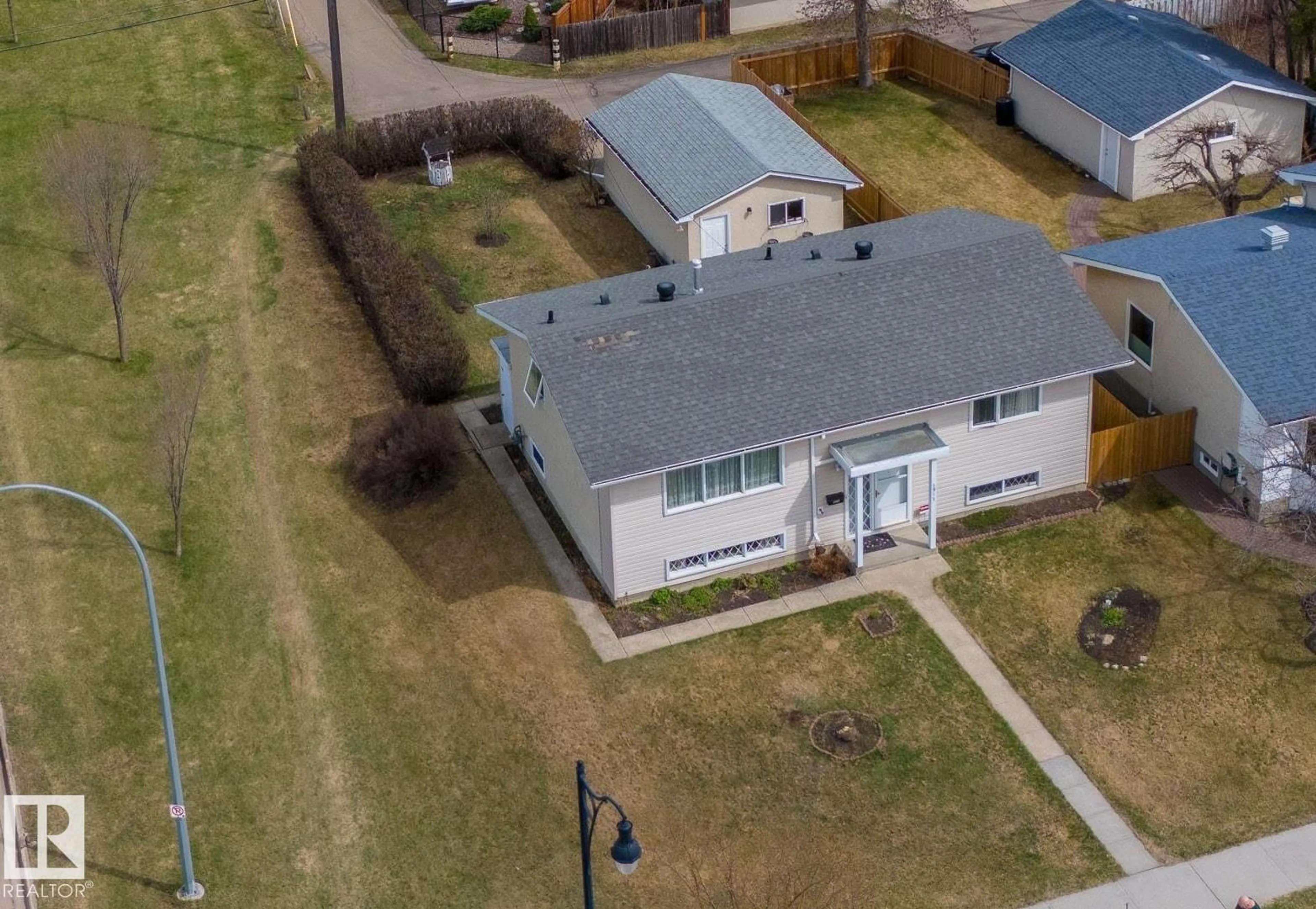 A pic from outside/outdoor area/front of a property/back of a property/a pic from drone, street for 5915 115 ST, Edmonton Alberta T6H3P6