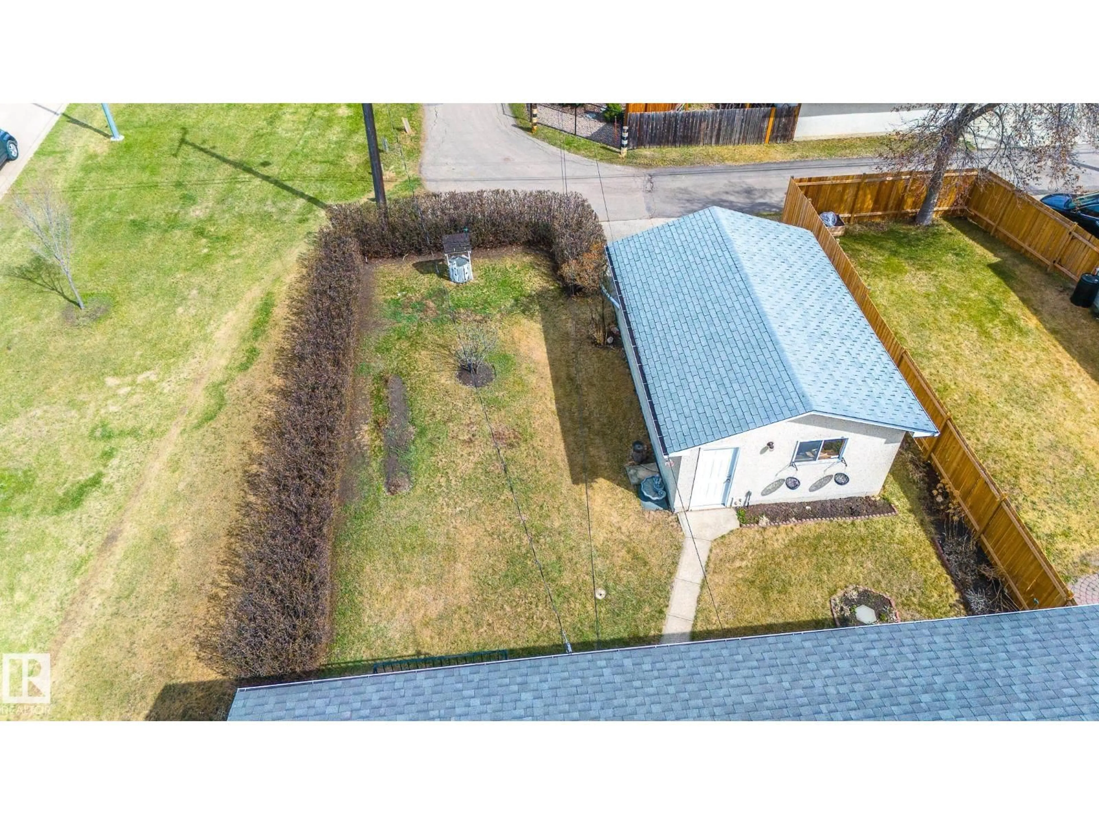 A pic from outside/outdoor area/front of a property/back of a property/a pic from drone, unknown for 5915 115 ST, Edmonton Alberta T6H3P6