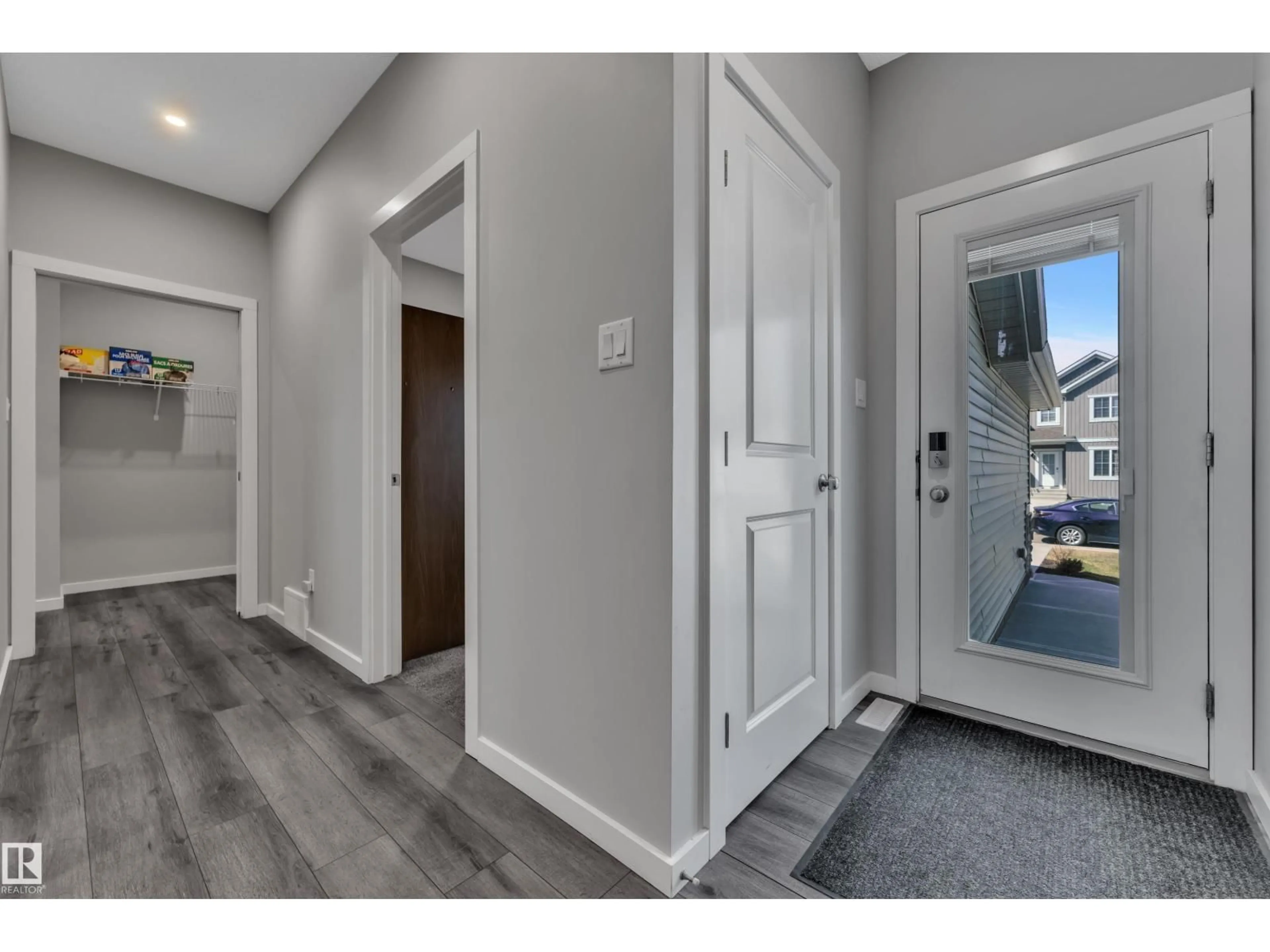 Indoor entryway for 319 36 AV, Edmonton Alberta T6T2P9