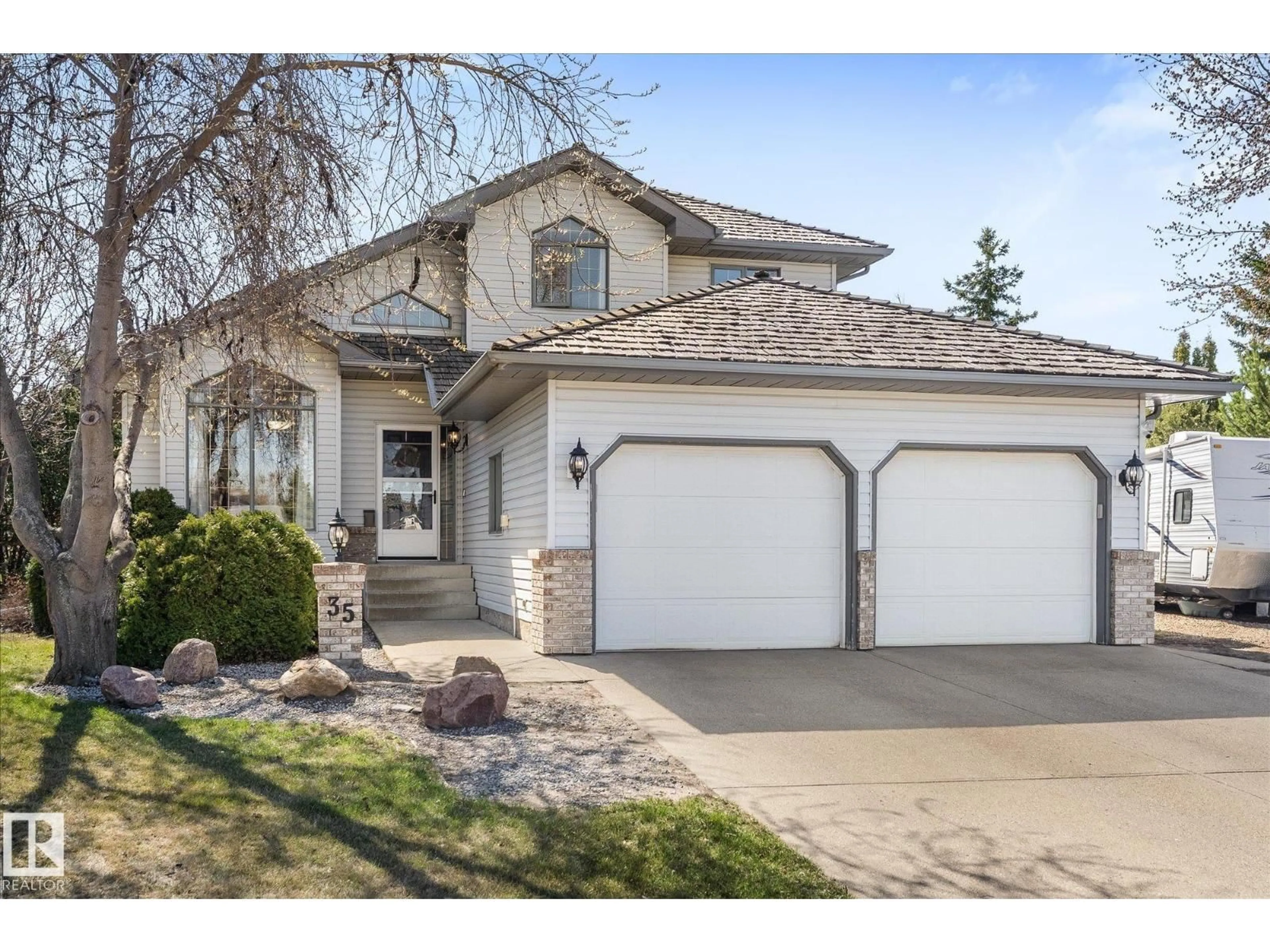Home with vinyl exterior material, street for 35 RIVER GL, Fort Saskatchewan Alberta T8L3X8