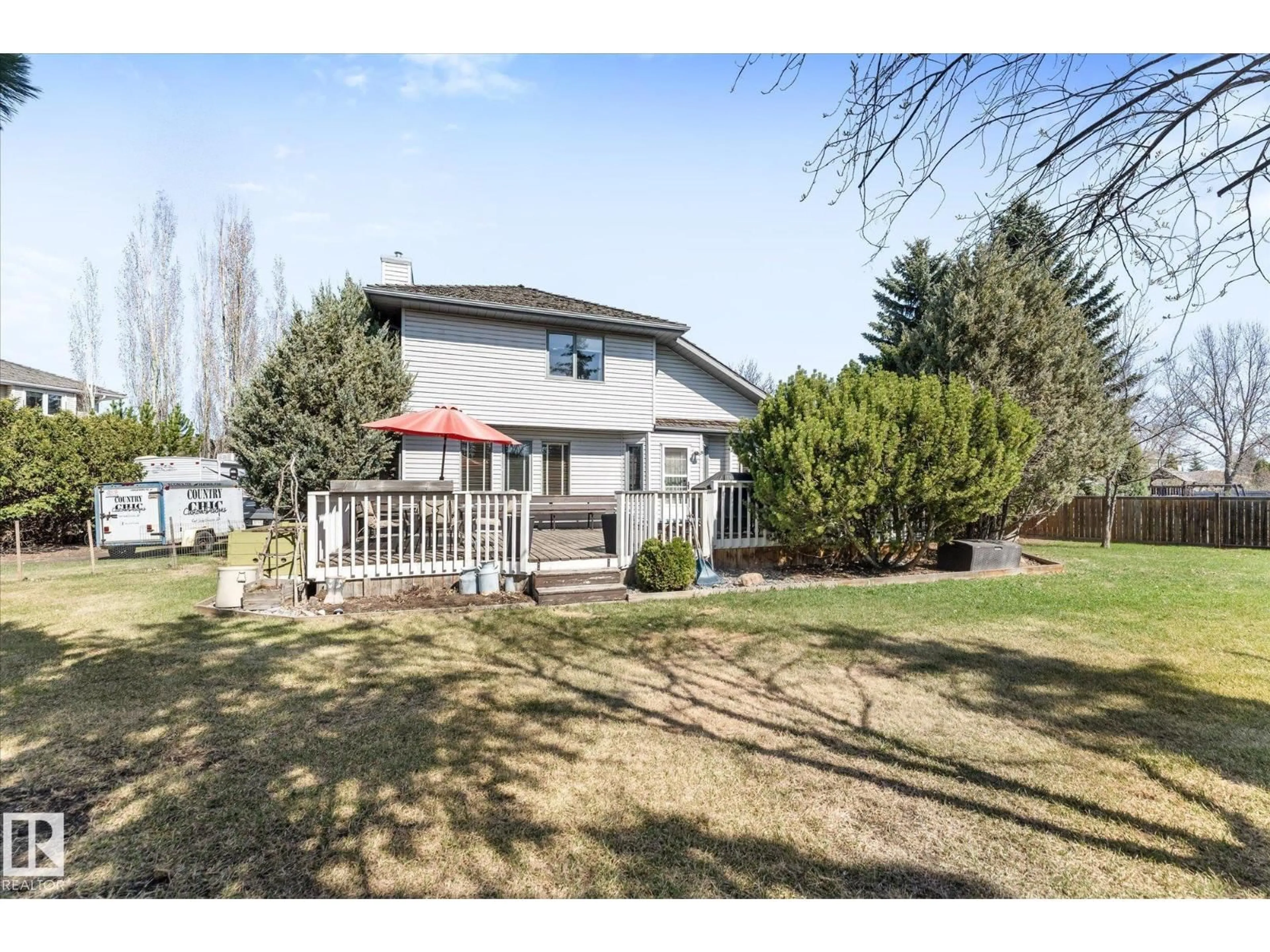 A pic from outside/outdoor area/front of a property/back of a property/a pic from drone, unknown for 35 RIVER GL, Fort Saskatchewan Alberta T8L3X8