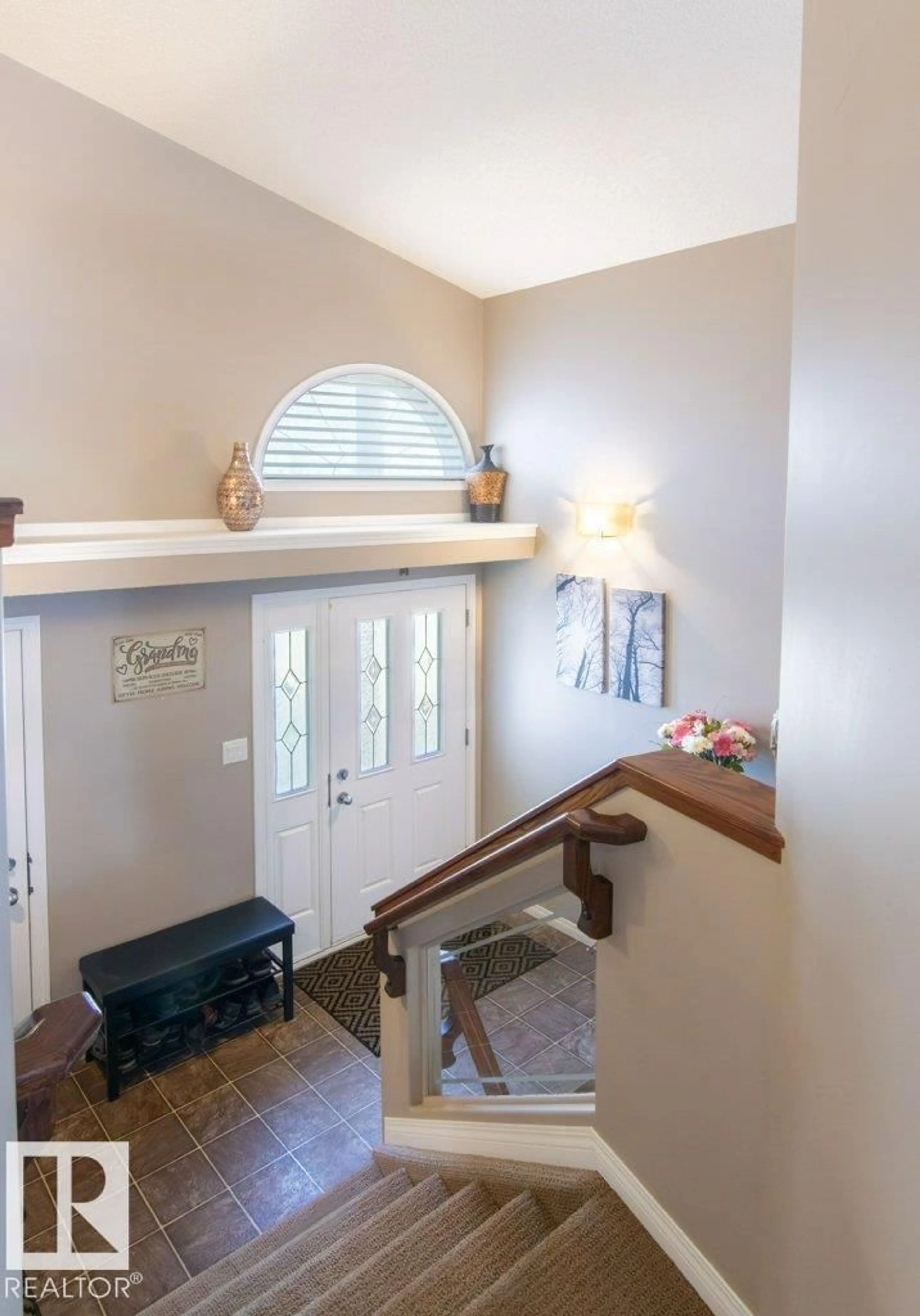 Indoor entryway for SW - 6103 5 AV, Edmonton Alberta T6X0E8
