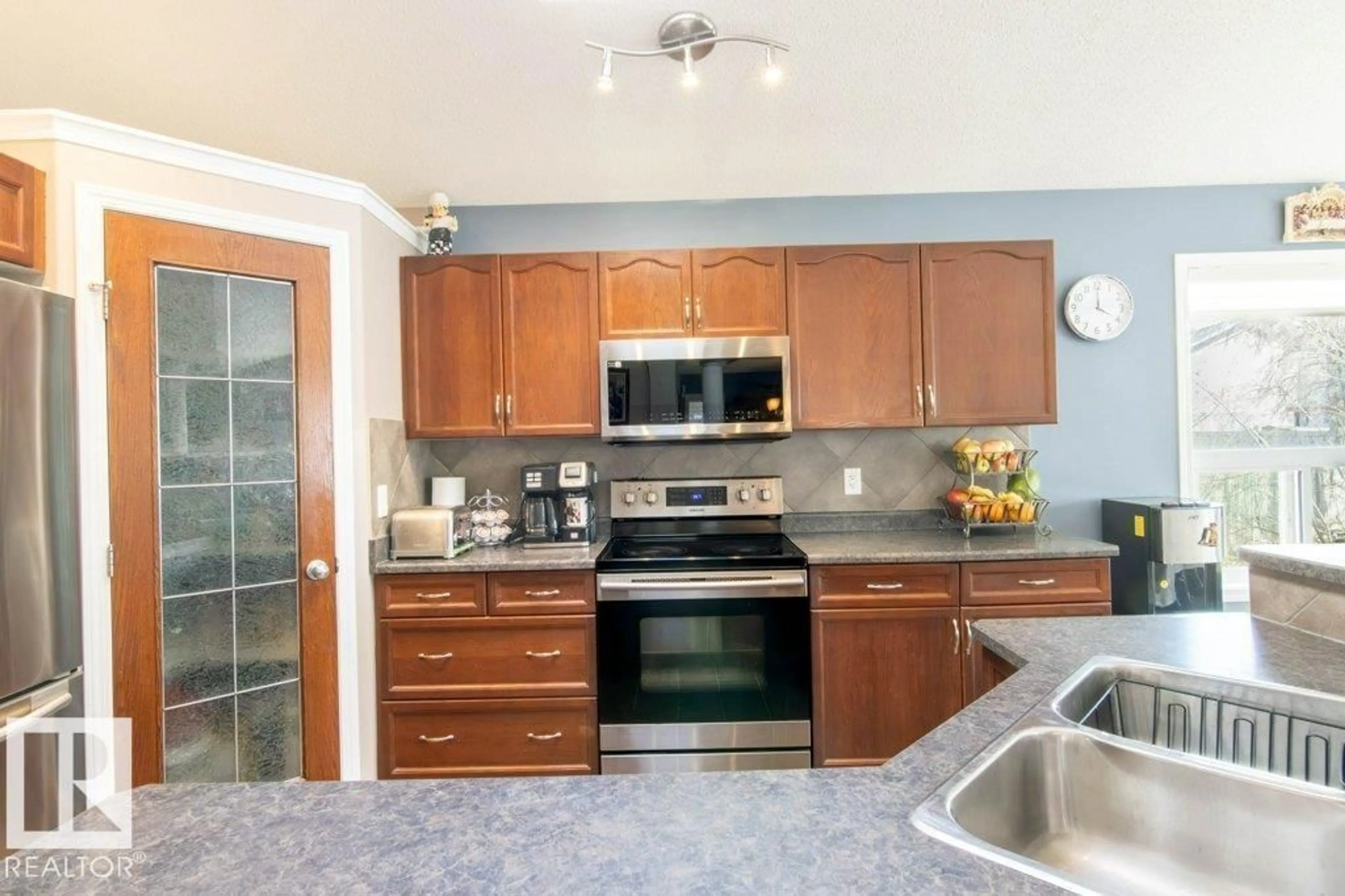 Standard kitchen, unknown for SW - 6103 5 AV, Edmonton Alberta T6X0E8