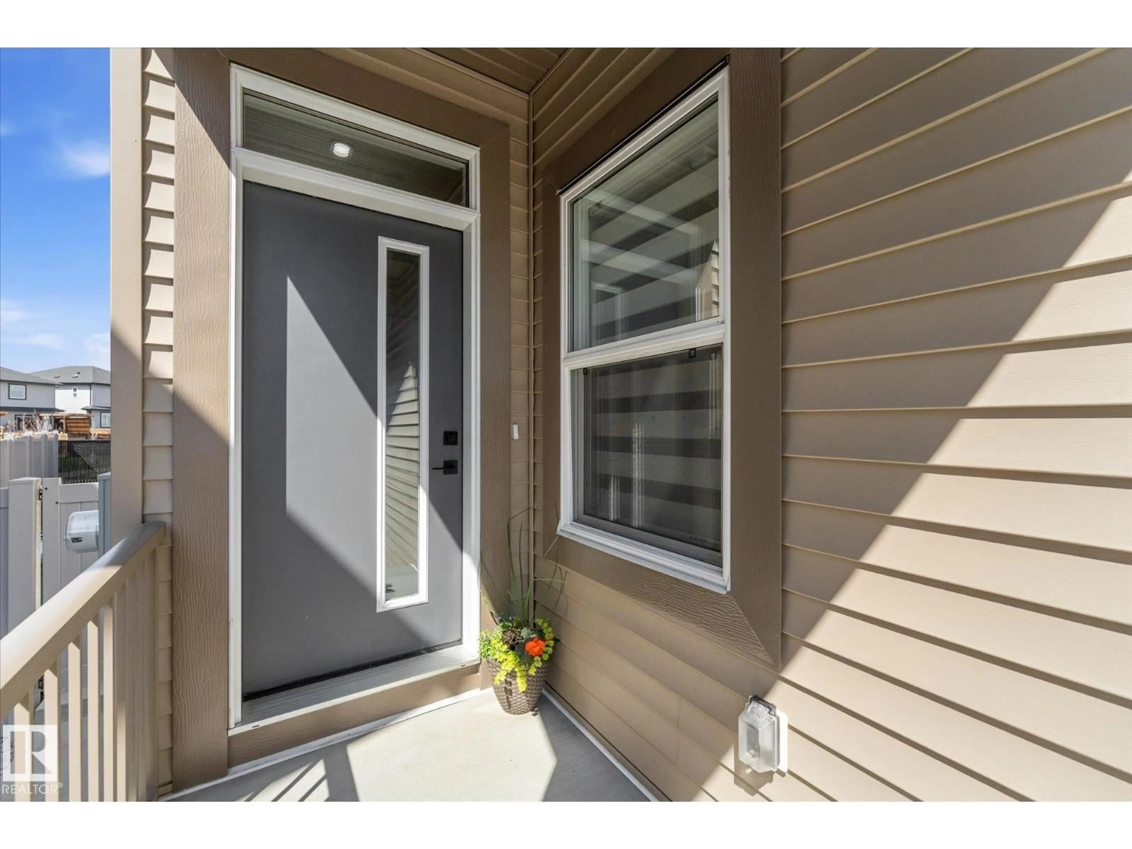 Indoor entryway for 14 ENNS CT, Fort Saskatchewan Alberta T8L0Z4