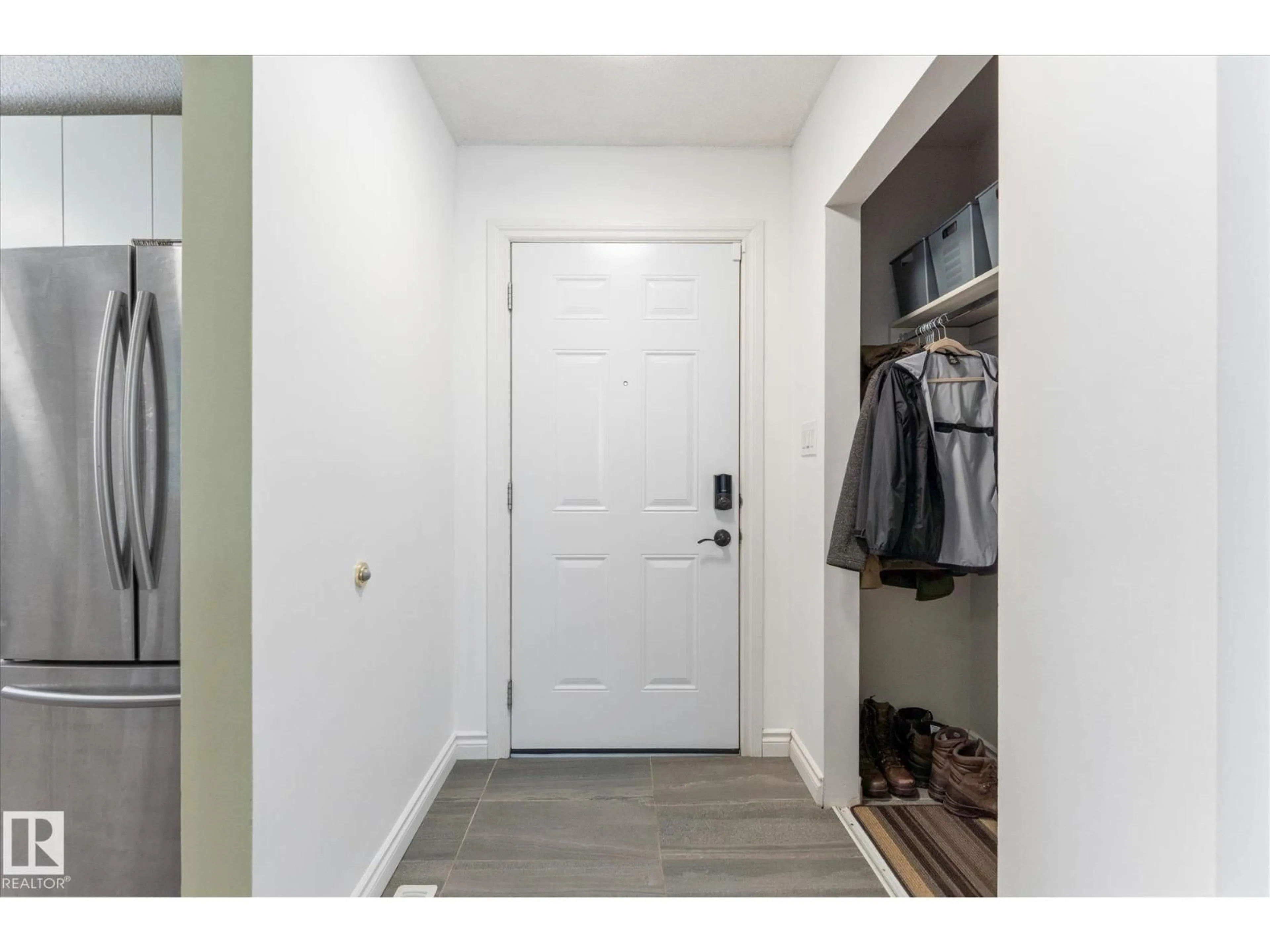 Indoor entryway for 5702 50 ST, Stony Plain Alberta T7Z1A8