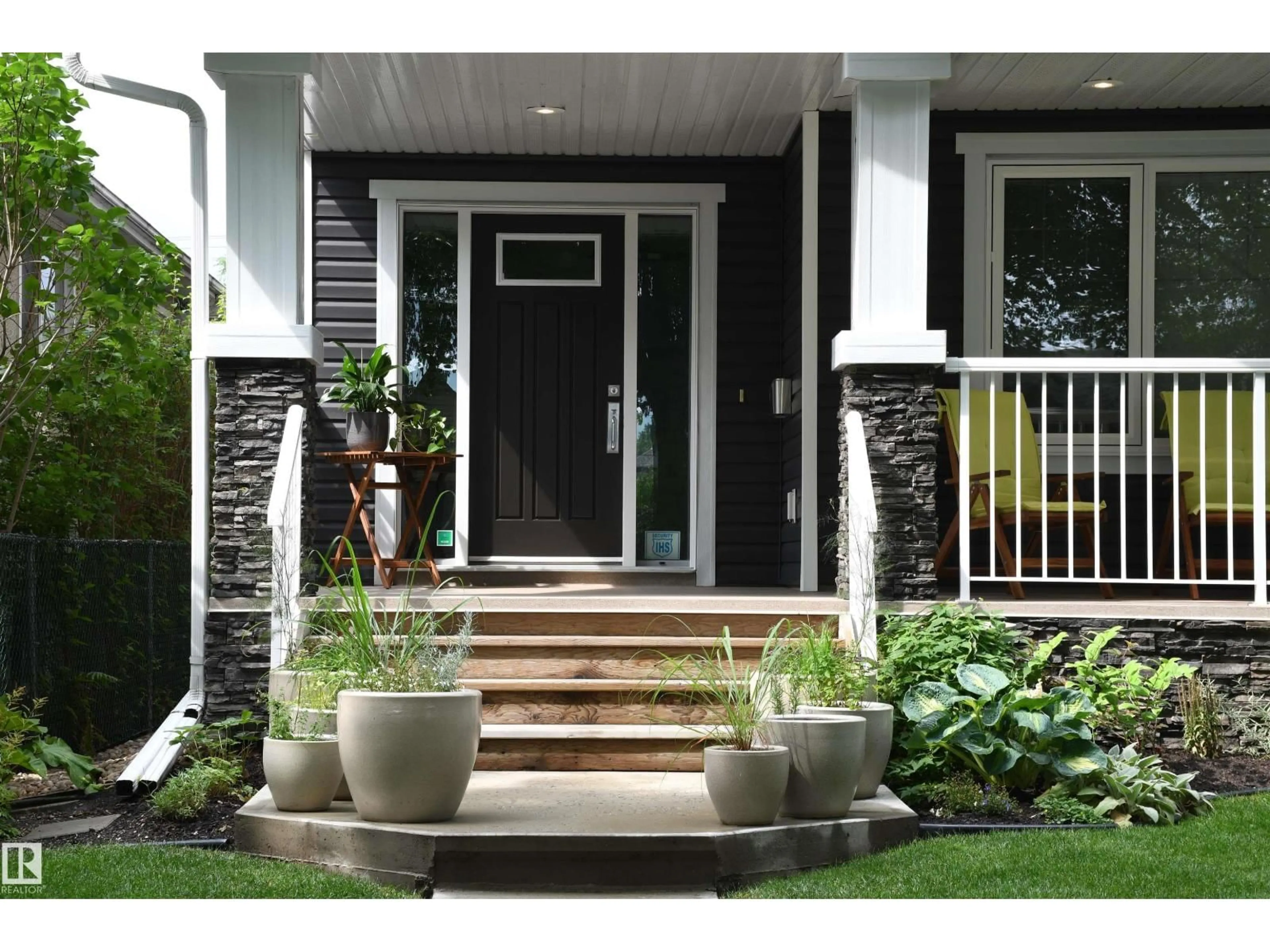 Indoor entryway for NW - 11324 87 ST, Edmonton Alberta T5B3L9