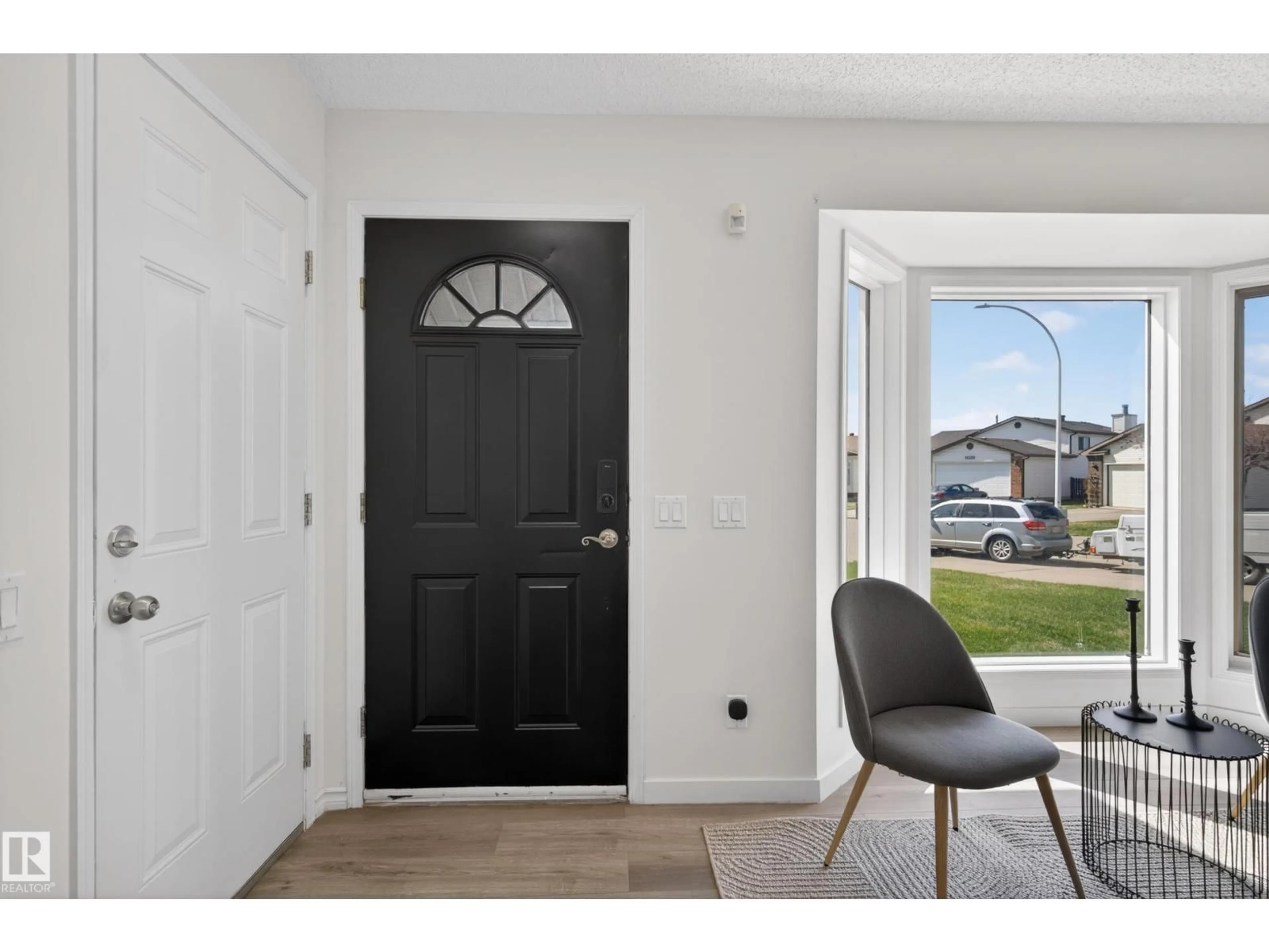 Indoor entryway for NW - 15323 72 ST, Edmonton Alberta T5Z2Y2