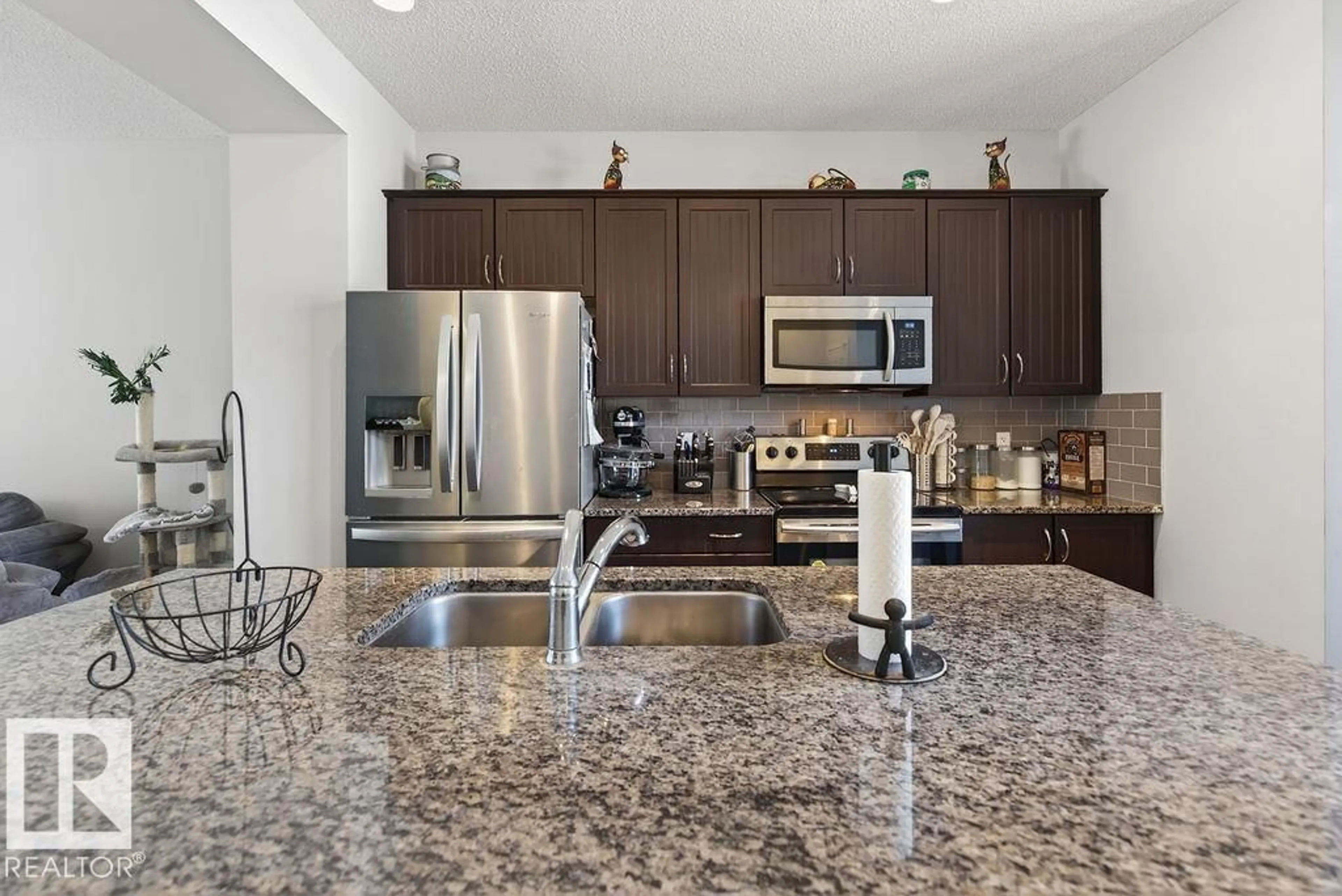 Open concept kitchen, ceramic/tile floor for 17540 58 ST, Edmonton Alberta T5Y0T7