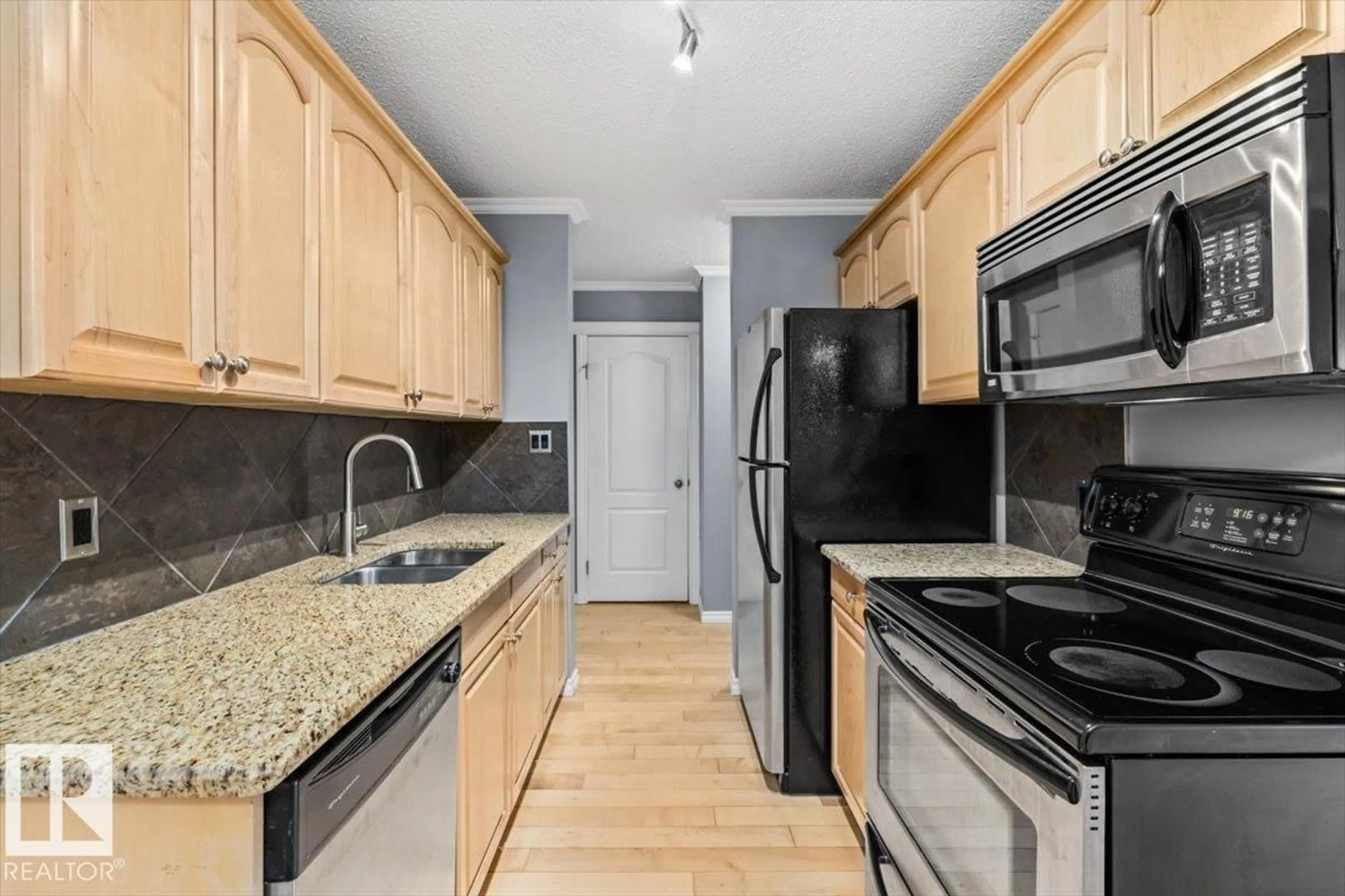 Standard kitchen, unknown for 201 - 10547 83 AV, Edmonton Alberta T6E2E1