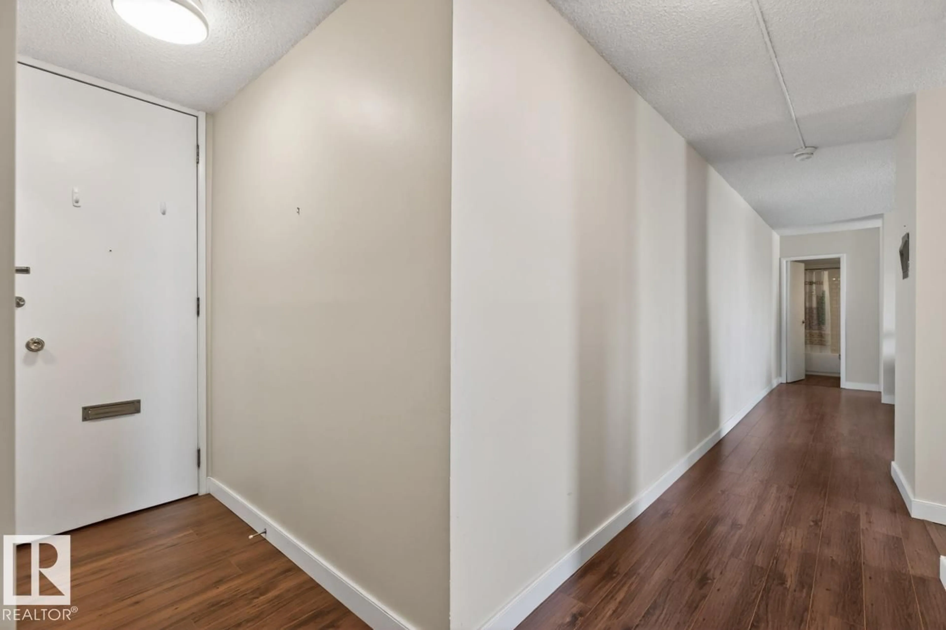 A pic of a room for 10883 NW - 606 SASKATCHEWAN DR, Edmonton Alberta T6E4S6