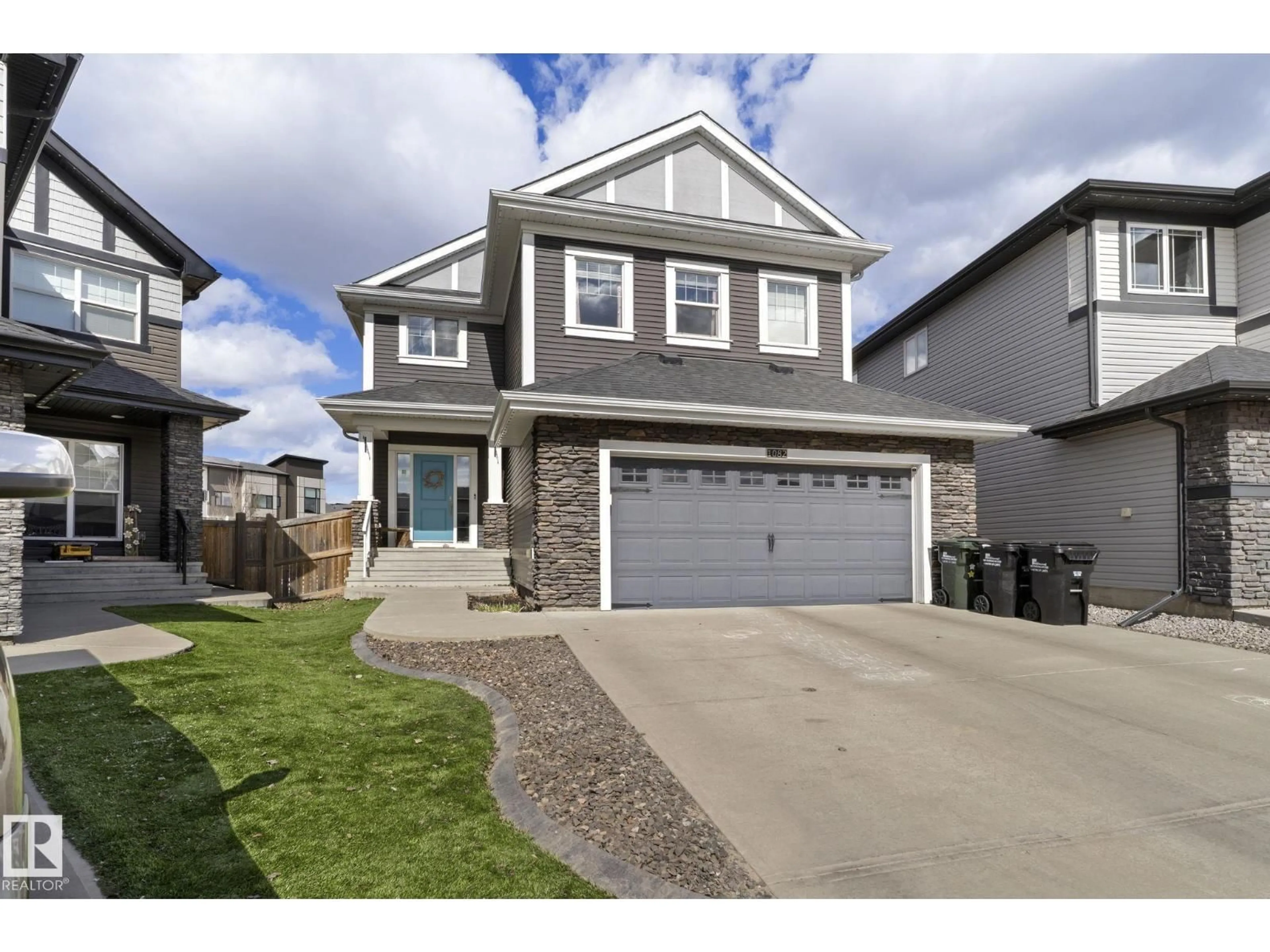 Home with vinyl exterior material, street for 1082 ALLENDALE CR, Sherwood Park Alberta T8H0X7