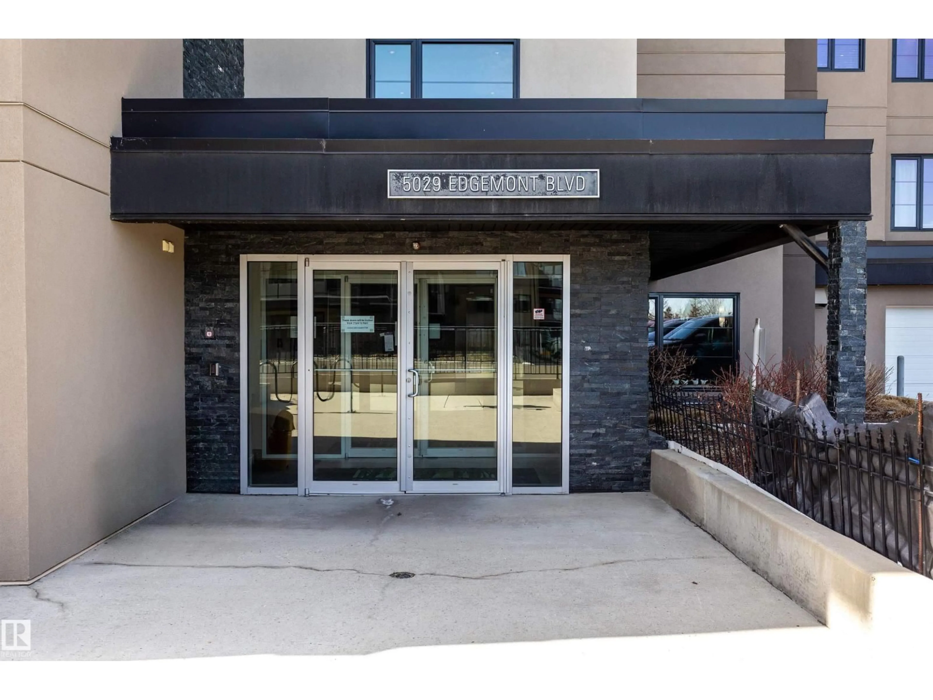 Indoor foyer for #109 - 5029 EDGEMONT BV, Edmonton Alberta T6M0S8