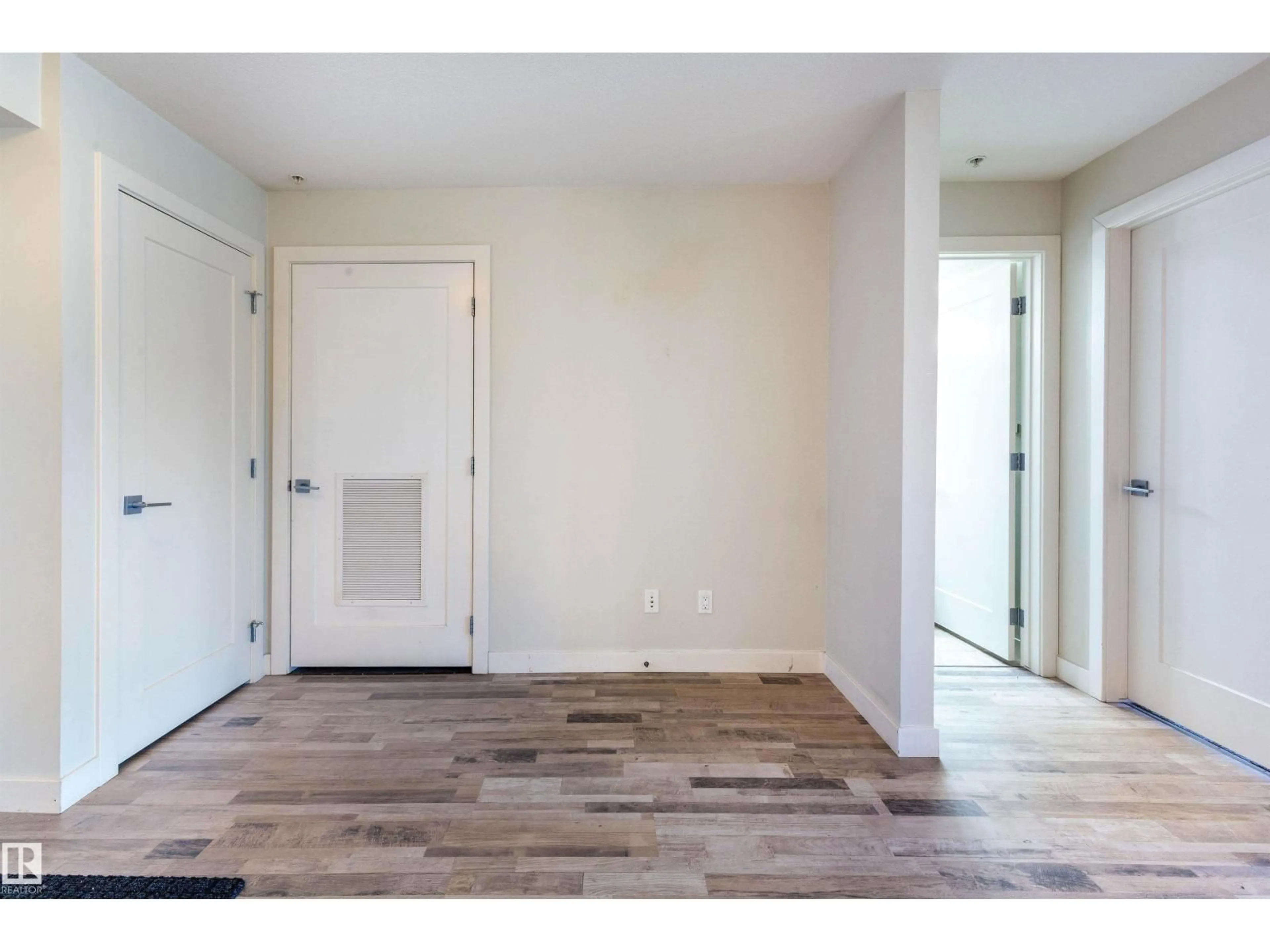 Indoor entryway for #109 - 5029 EDGEMONT BV, Edmonton Alberta T6M0S8