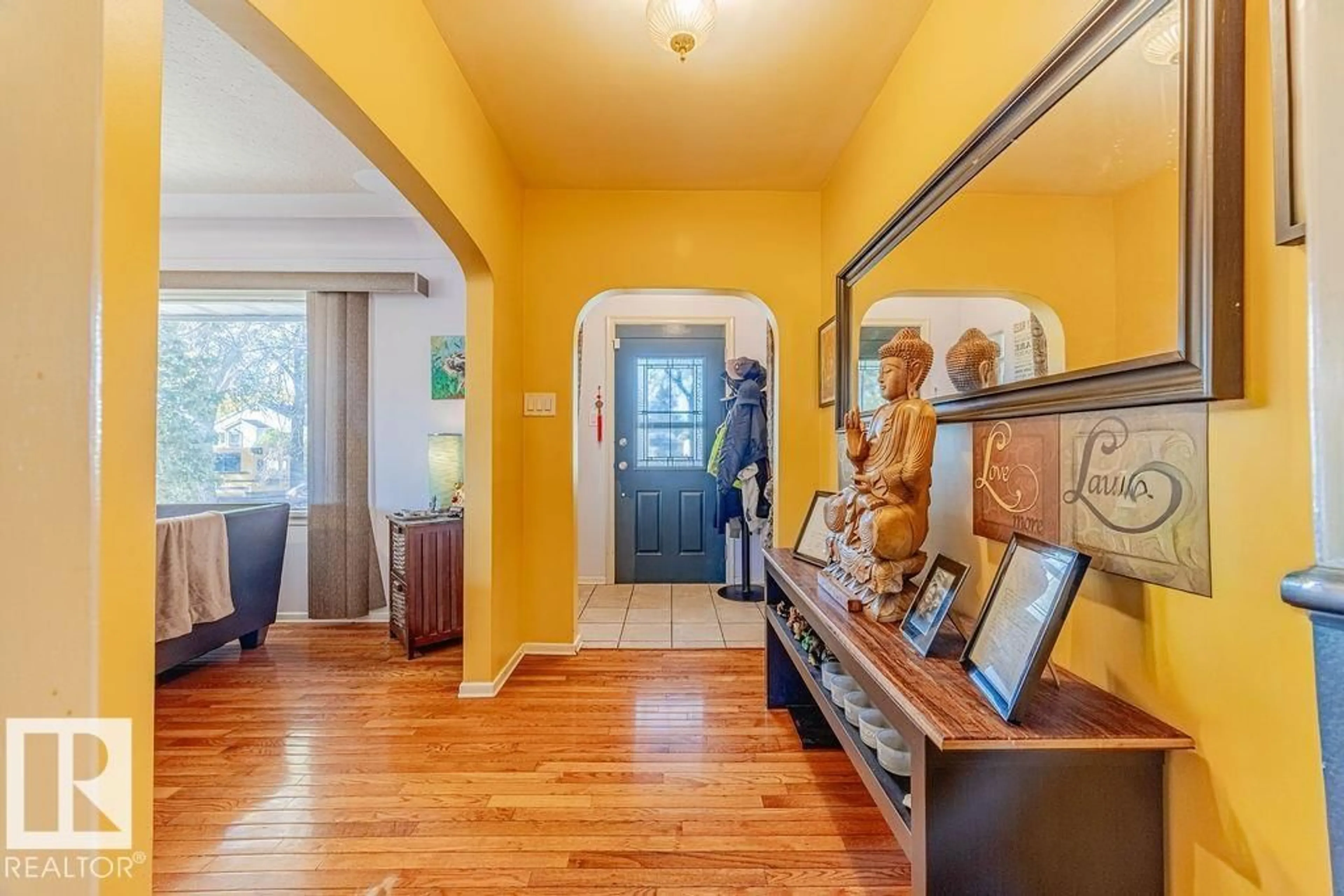 Indoor entryway for 12339 89 ST, Edmonton Alberta T5B3W8