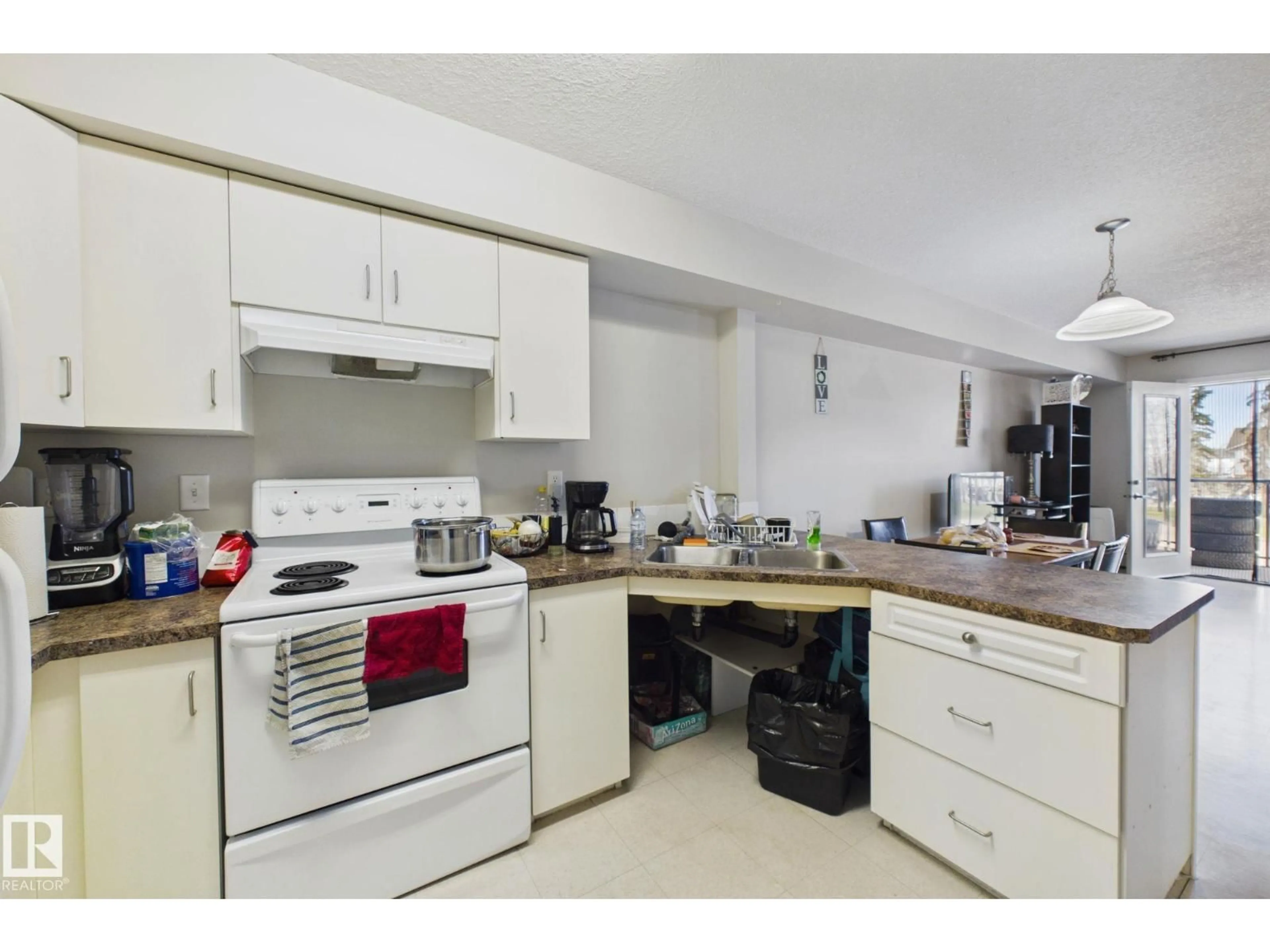 Standard kitchen, unknown for 80A - 220 KELLOWAY CR, Red Deer Alberta T4P4G7