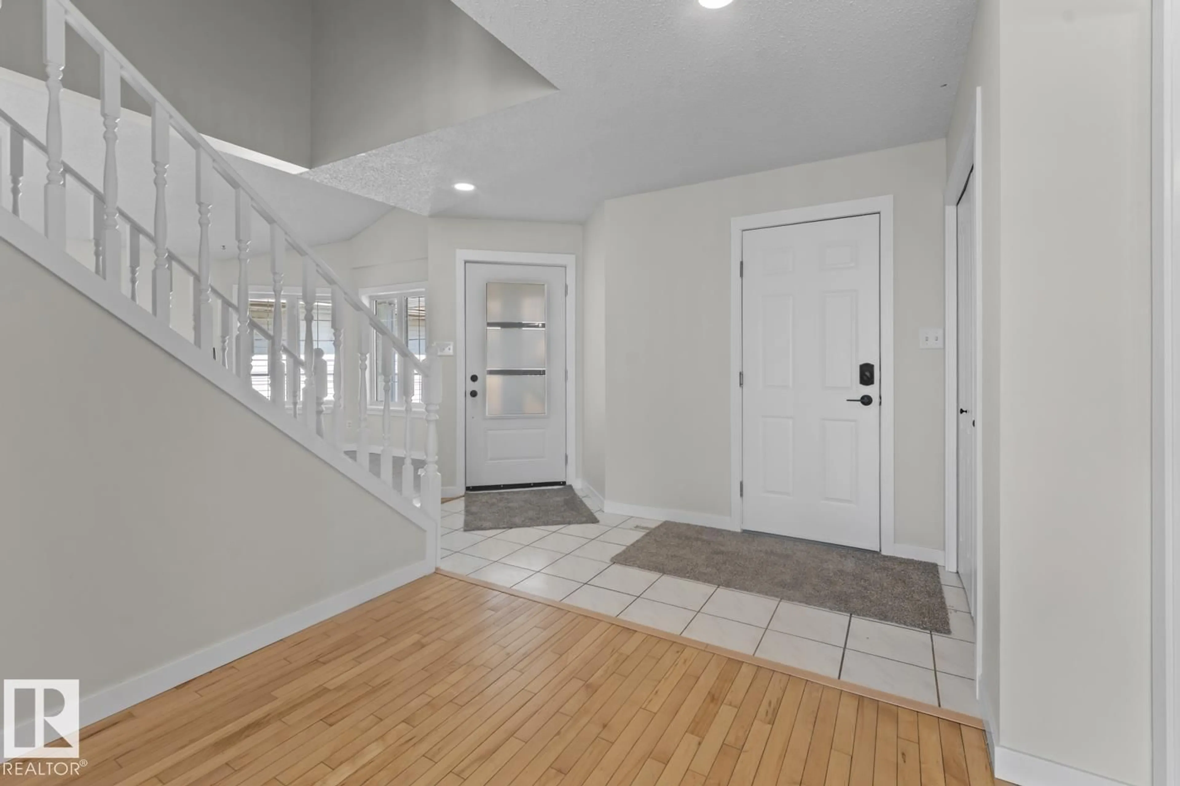 Indoor entryway for 1911 6 ST, Cold Lake Alberta T9M1M3