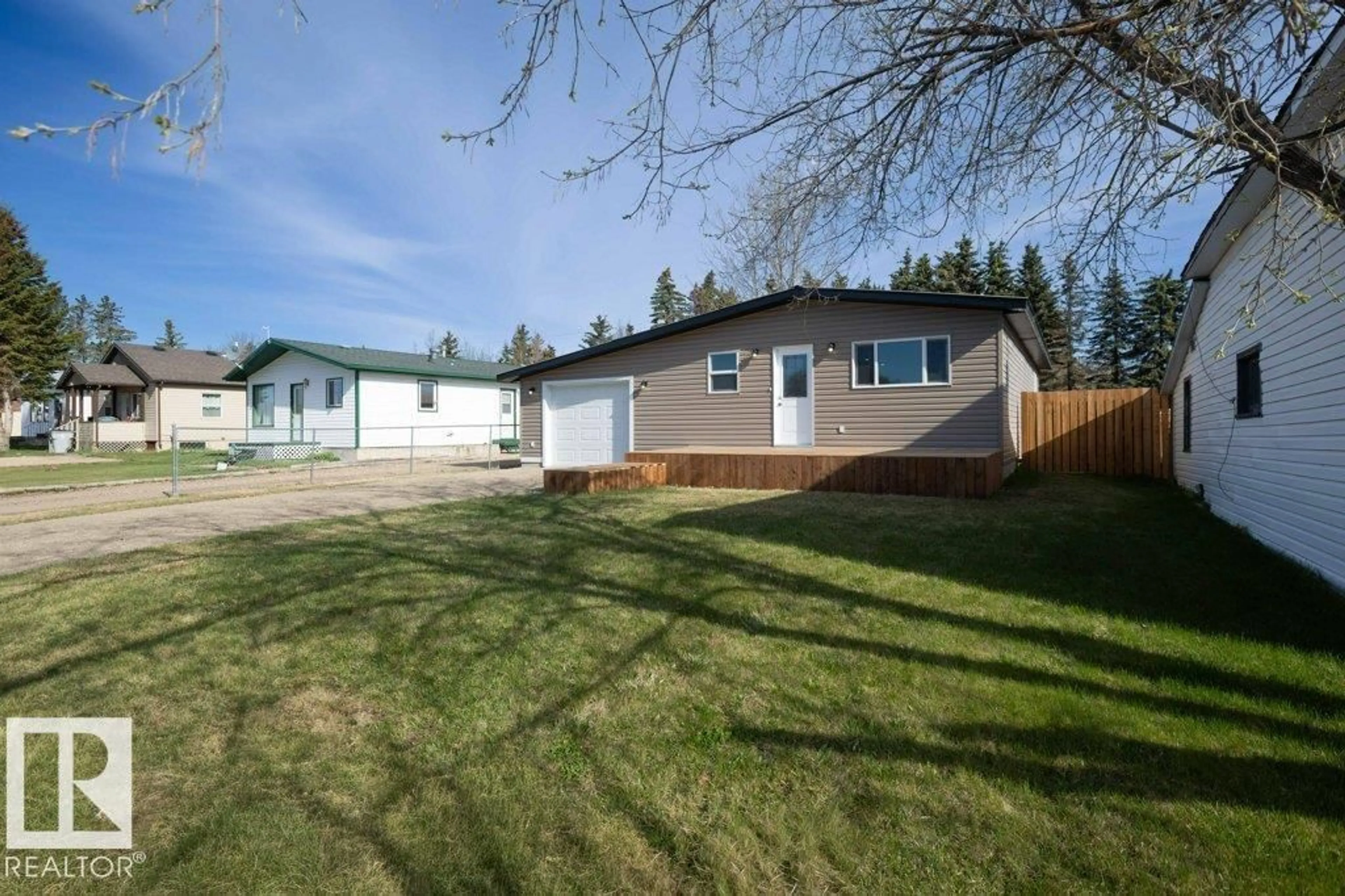 A pic from outside/outdoor area/front of a property/back of a property/a pic from drone, street for 5006 50 AV, Pickardville Alberta T0G1W0