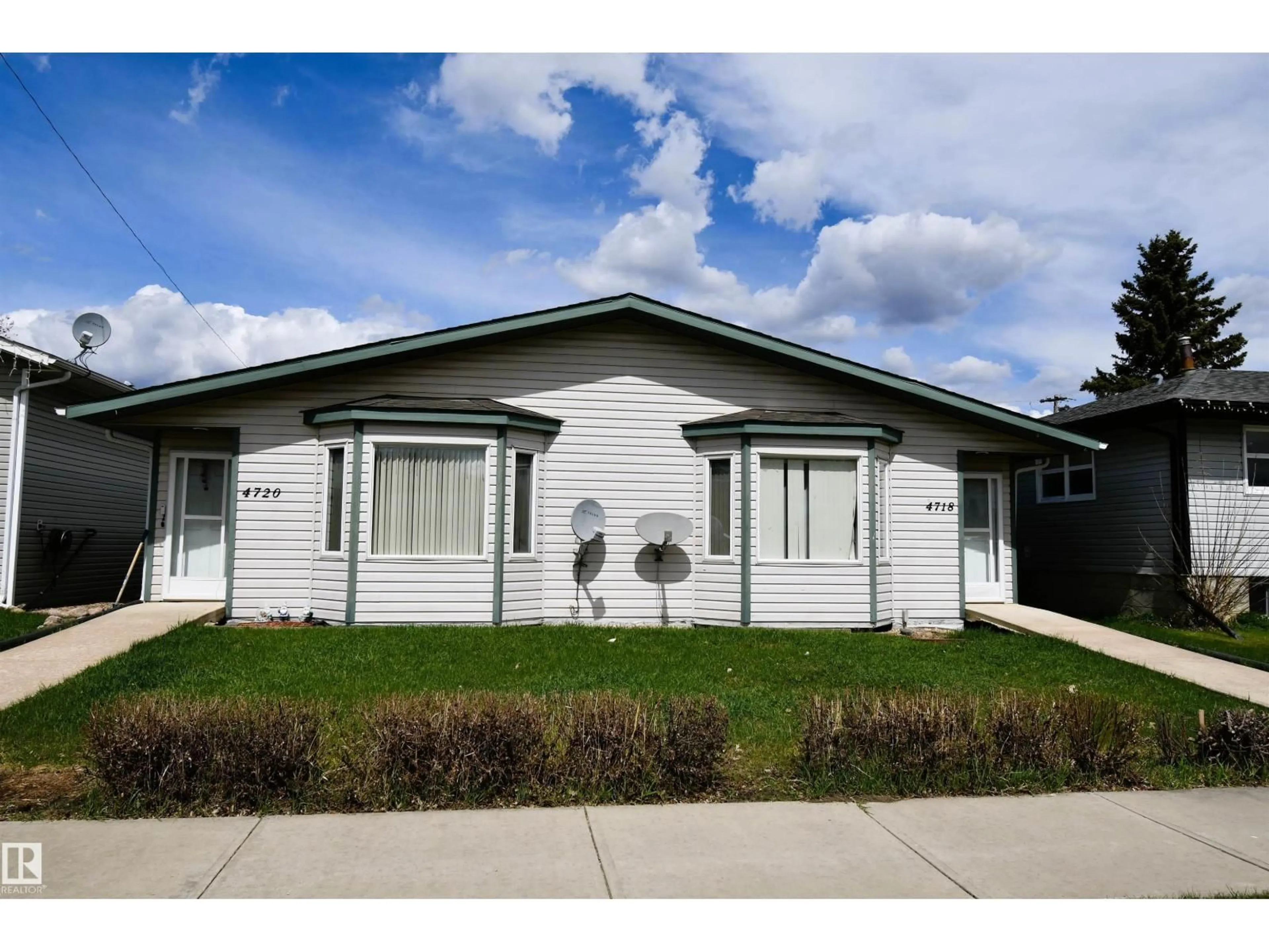 Home with vinyl exterior material, street for 4718/4720 46 AV, St. Paul Town Alberta T0A3A3