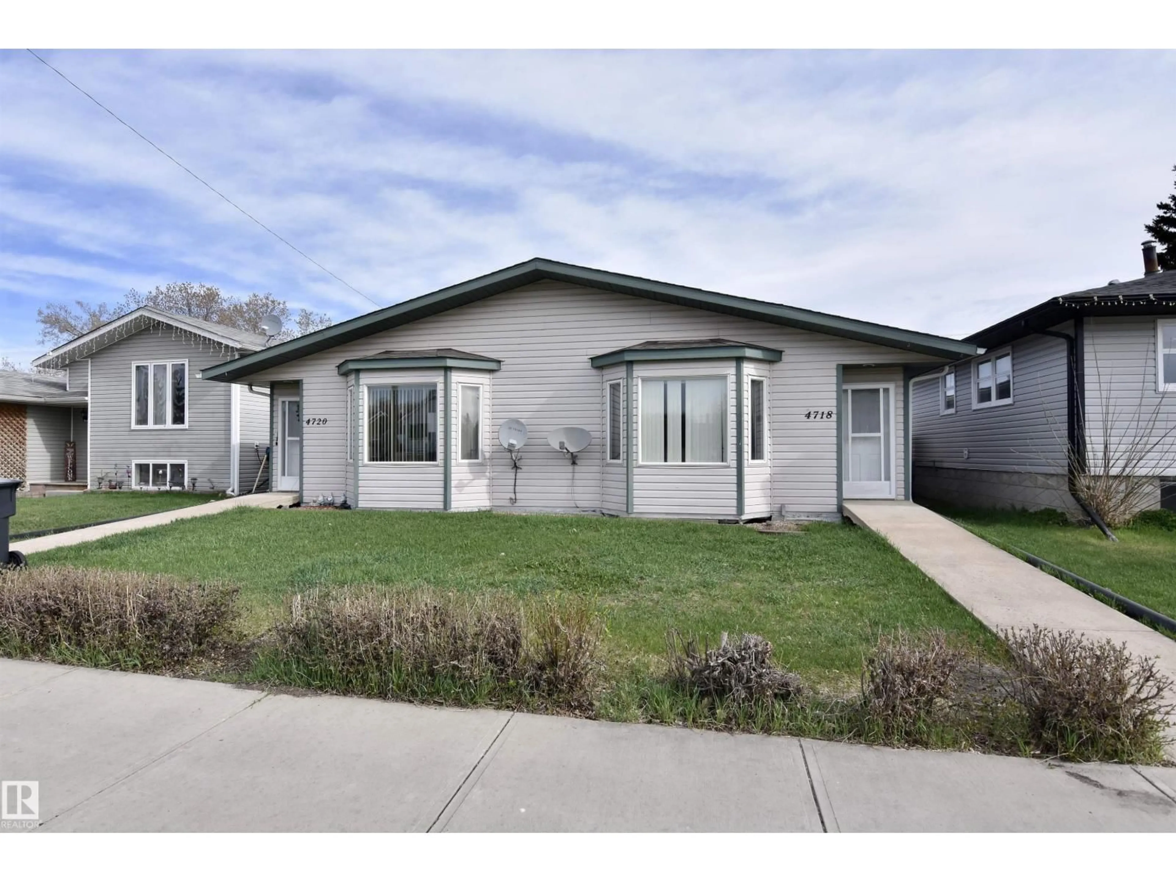 Home with vinyl exterior material, street for 4718/4720 46 AV, St. Paul Town Alberta T0A3A3