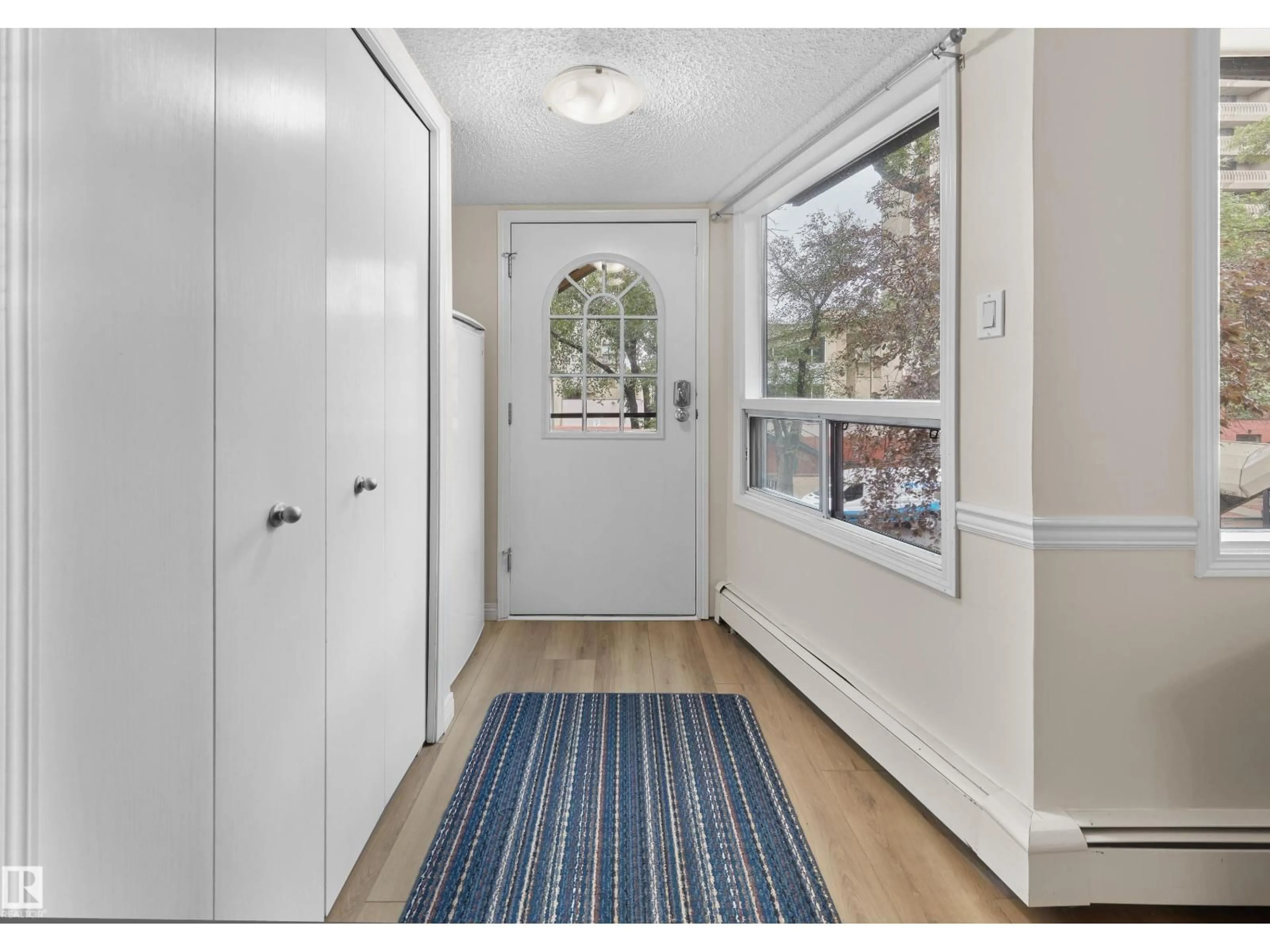 Indoor entryway for 11140 83 AV, Edmonton Alberta T6G0V1