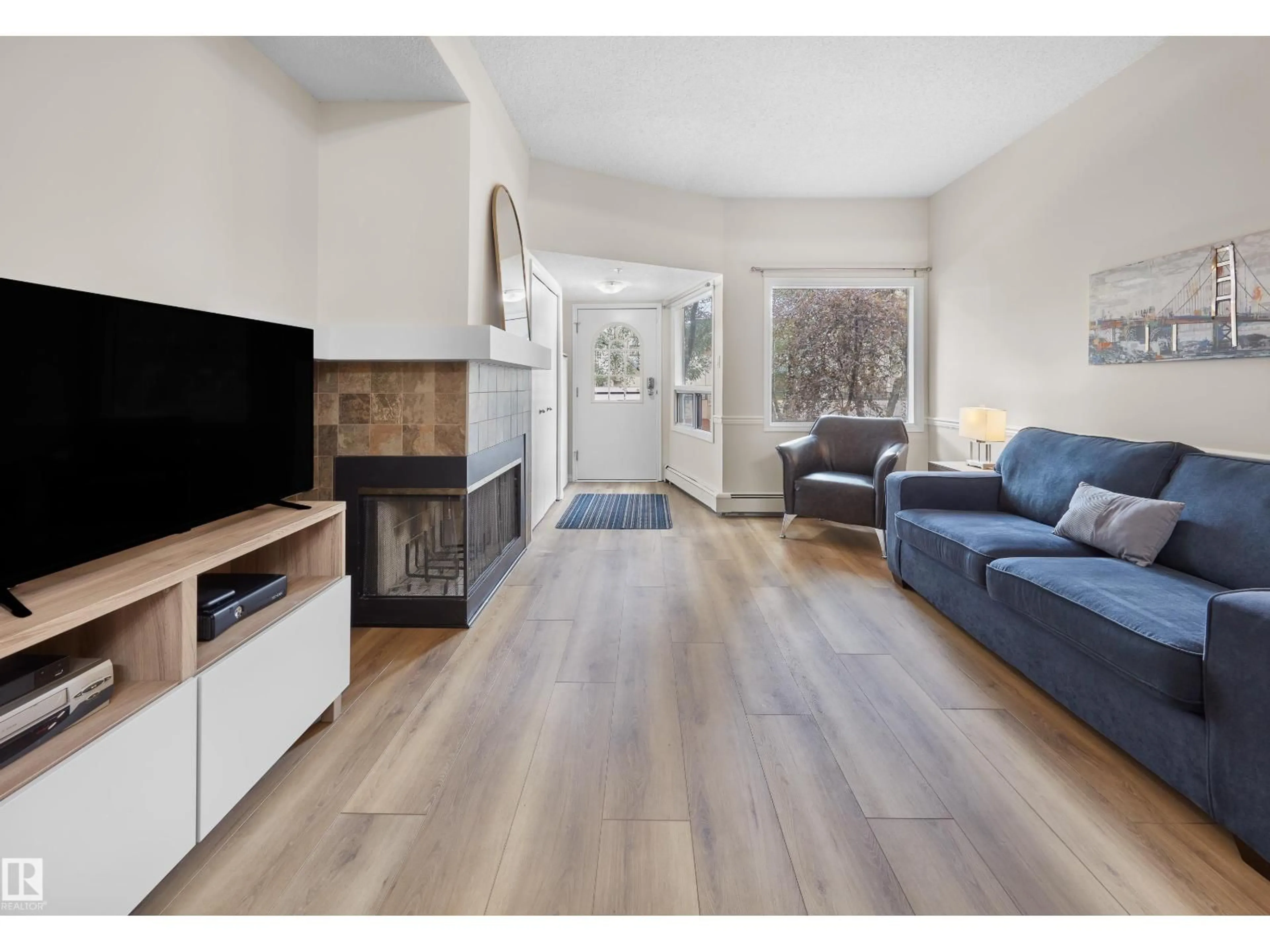 Living room with furniture, wood/laminate floor for 11140 83 AV, Edmonton Alberta T6G0V1