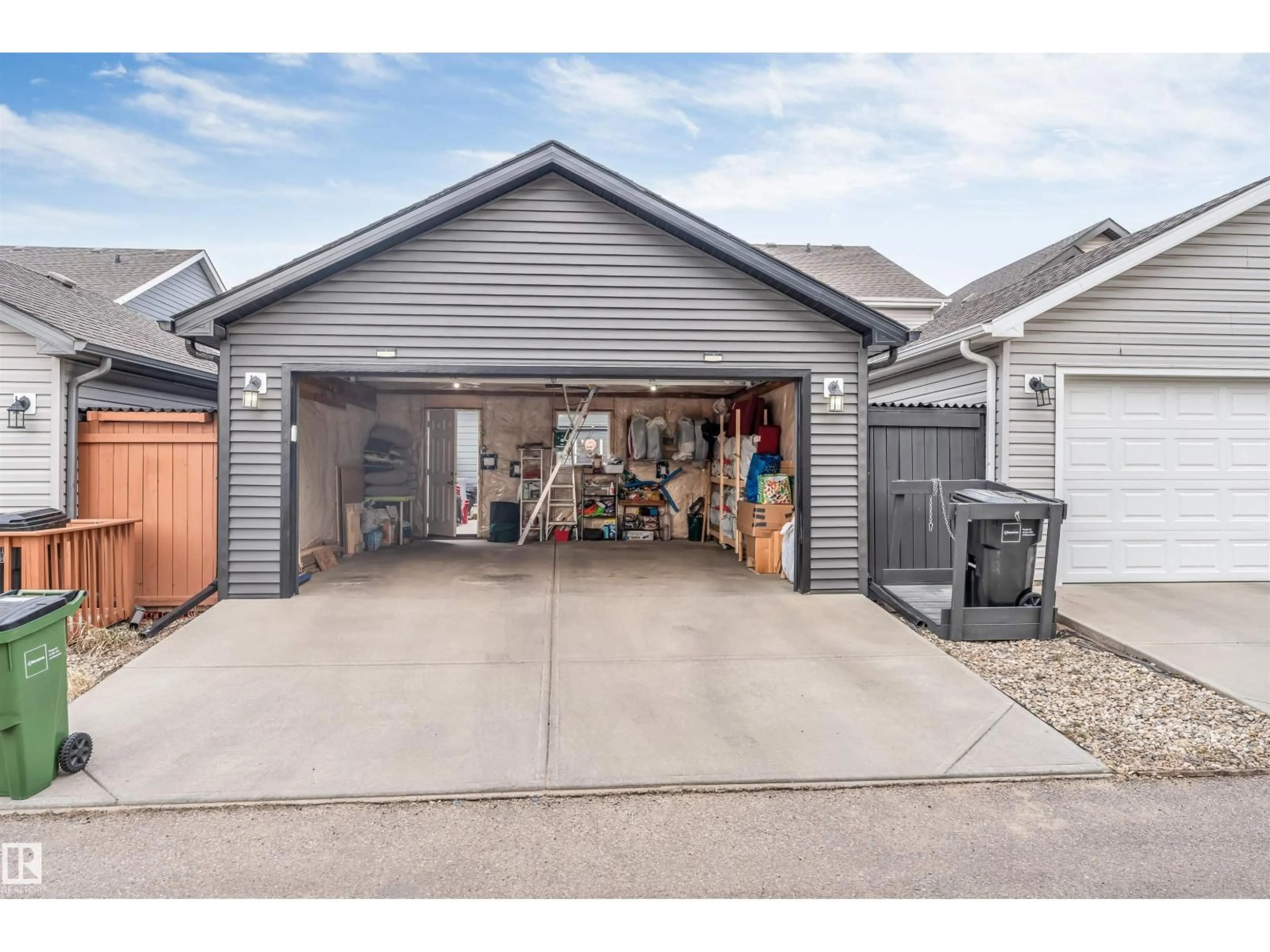 Indoor garage for 2652 MAPLE WAY, Edmonton Alberta T6T2G3