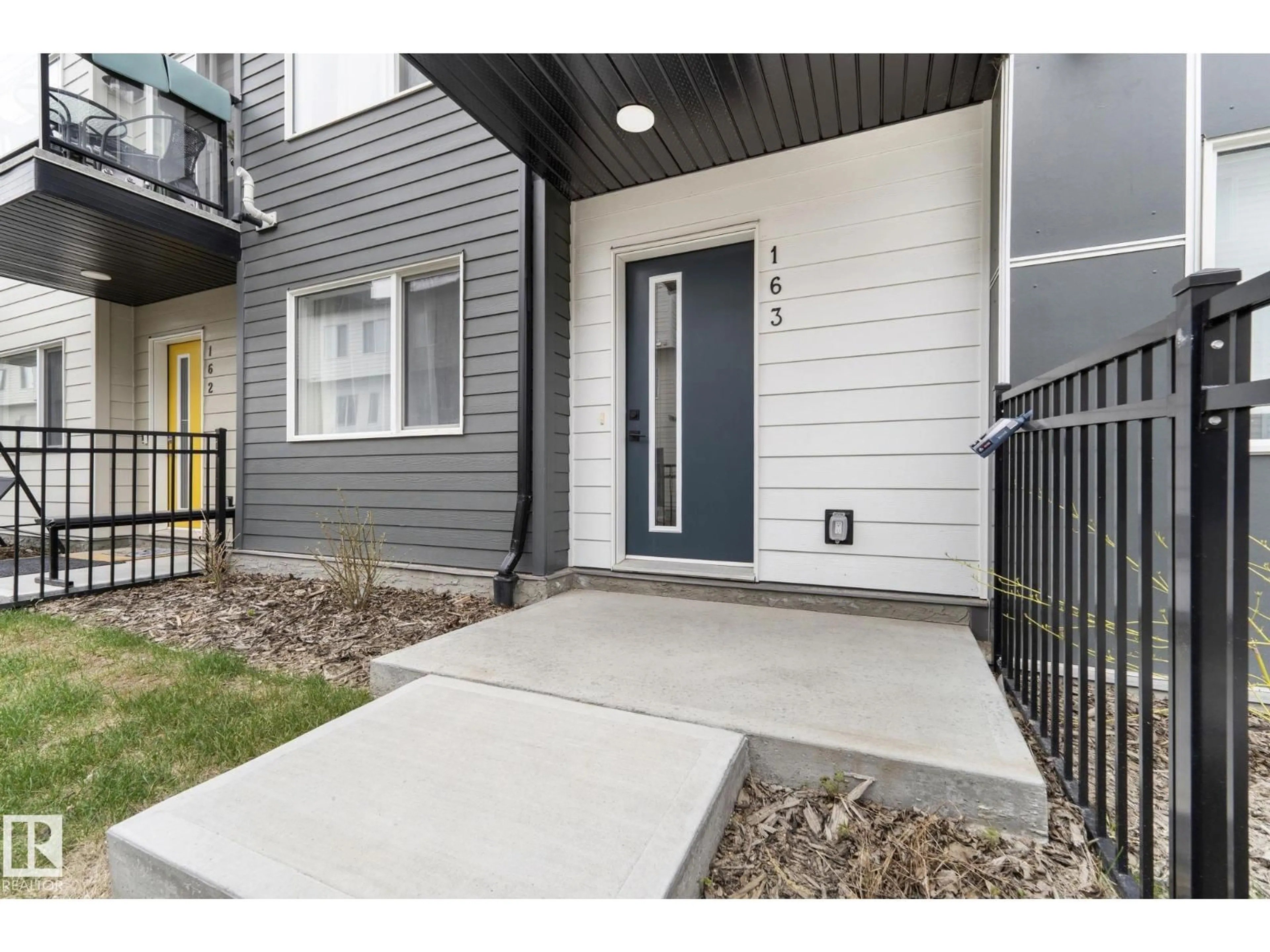Indoor entryway for 804 - 163 WELSH DR, Edmonton Alberta T6X1Y8