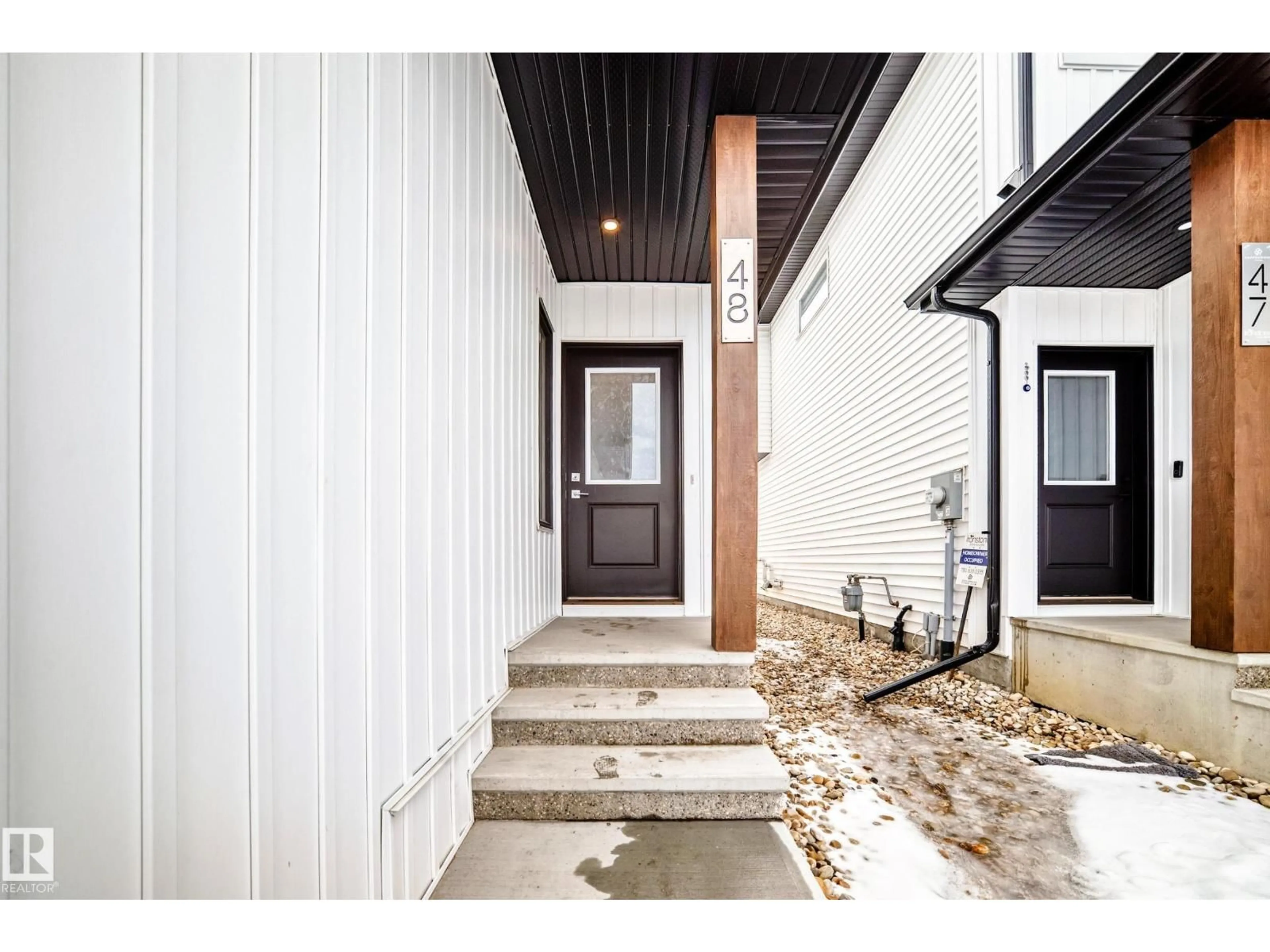 Indoor entryway for 48 5122 213A ST NW, Edmonton Alberta T6M1M6