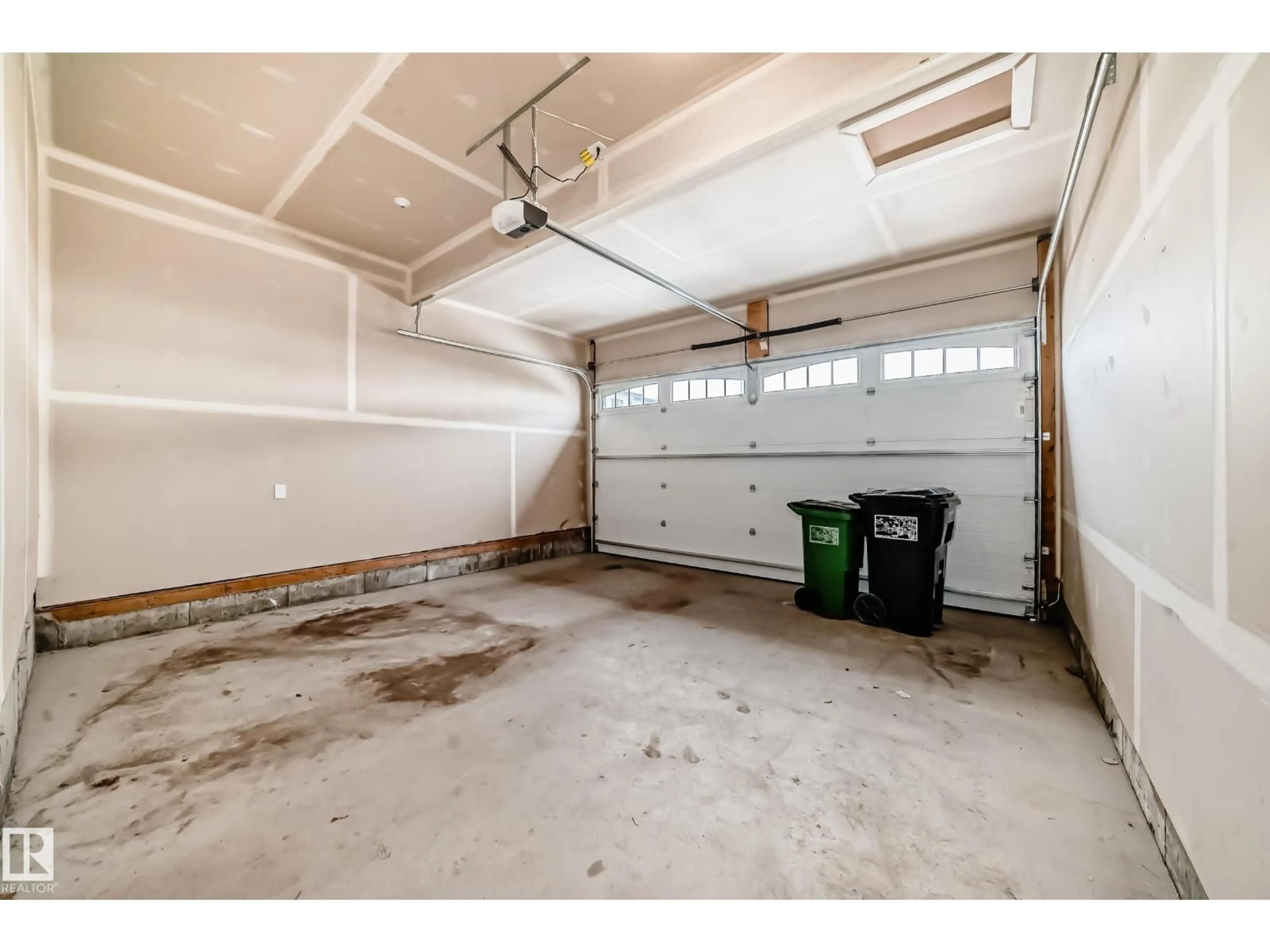 Indoor garage for 48 5122 213A ST NW, Edmonton Alberta T6M1M6