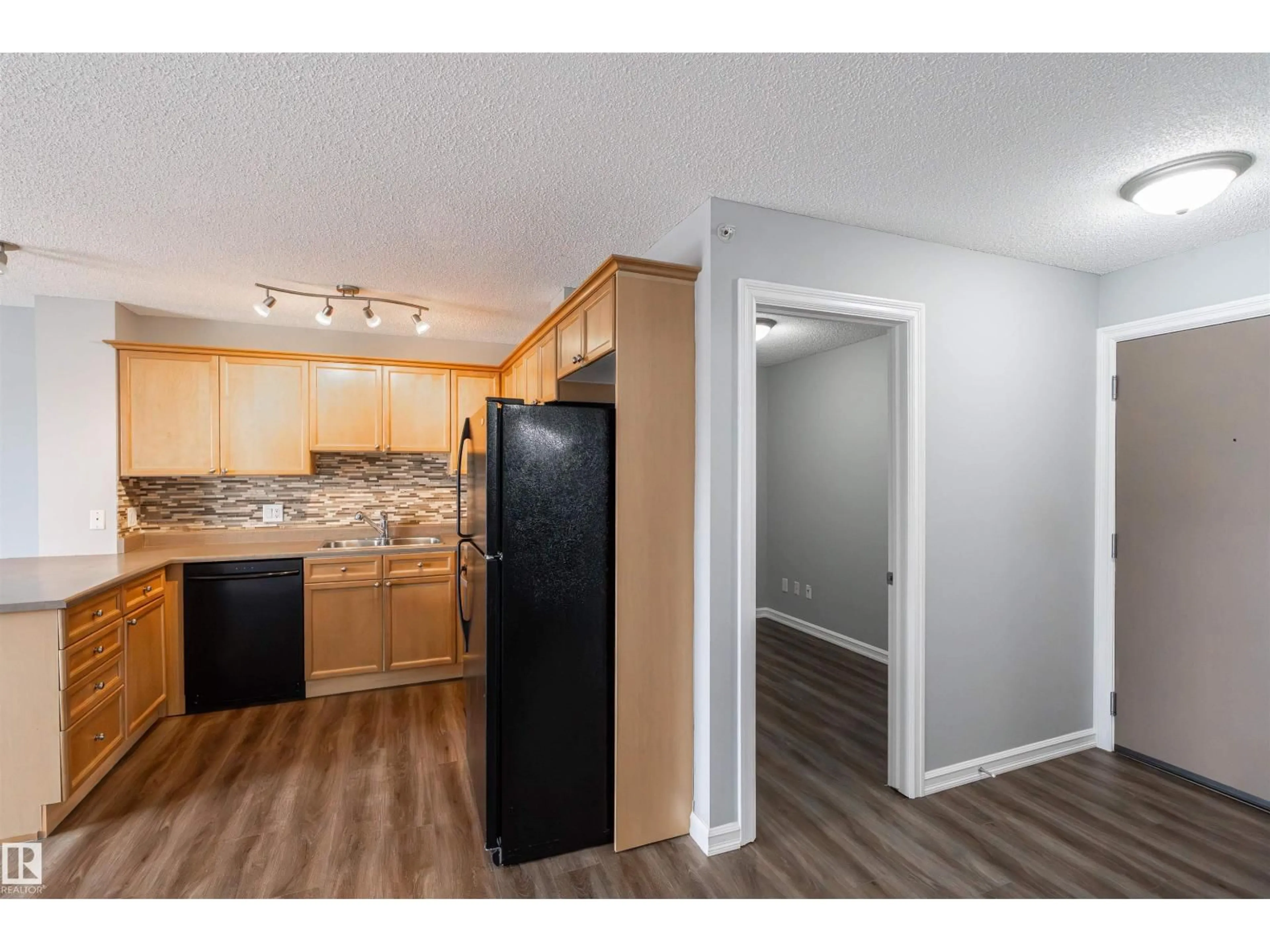 Standard kitchen, wood/laminate floor for 4407 23 ST, Edmonton Alberta T6T0B6